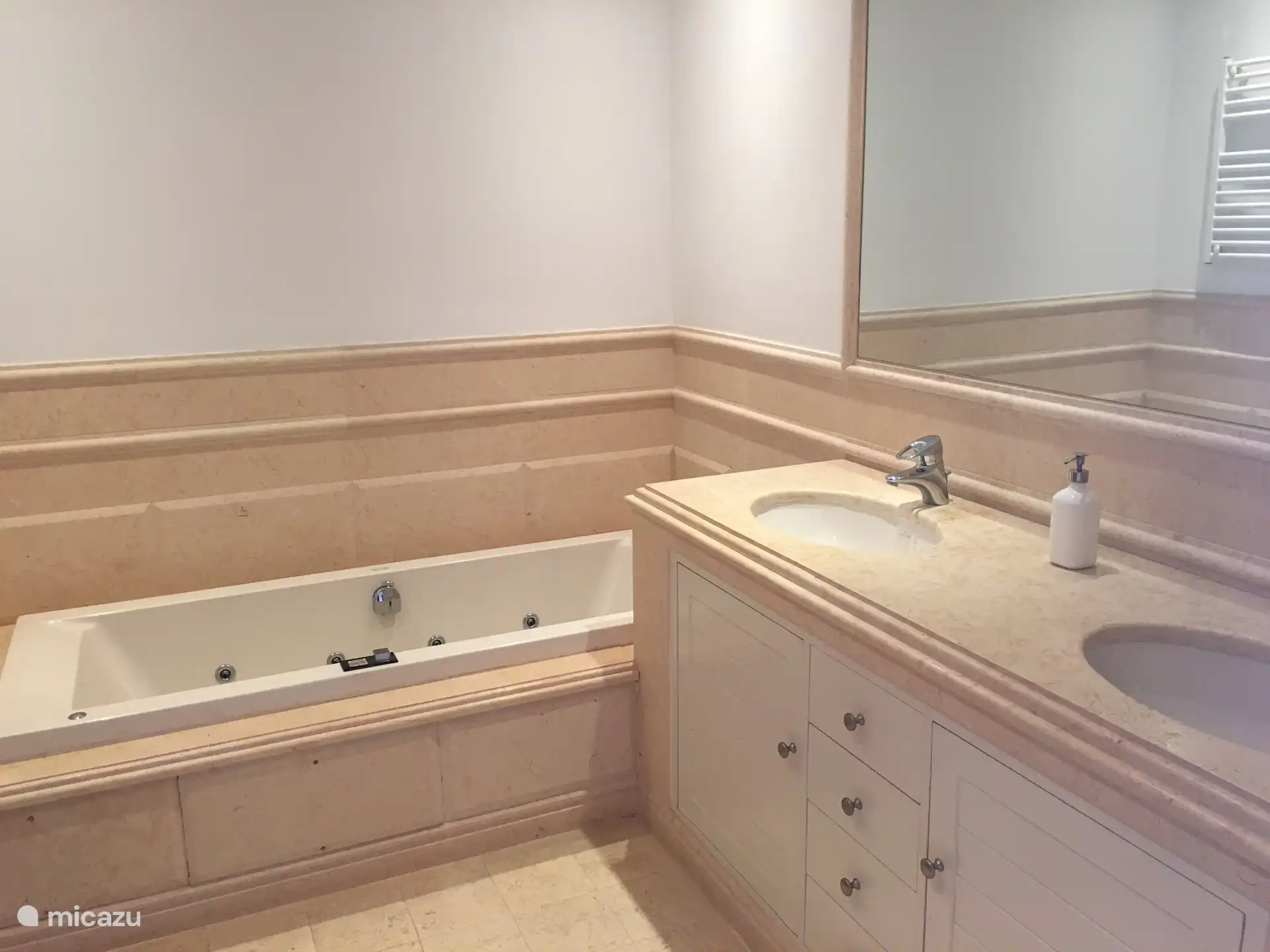 The bathroom of the master bedroom has a separate shower.