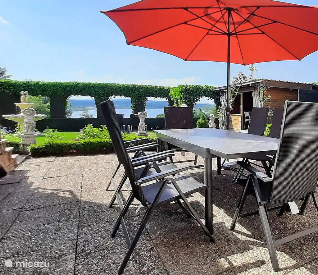 Vakantiehuis met uitzicht op het meer, sauna, biljart