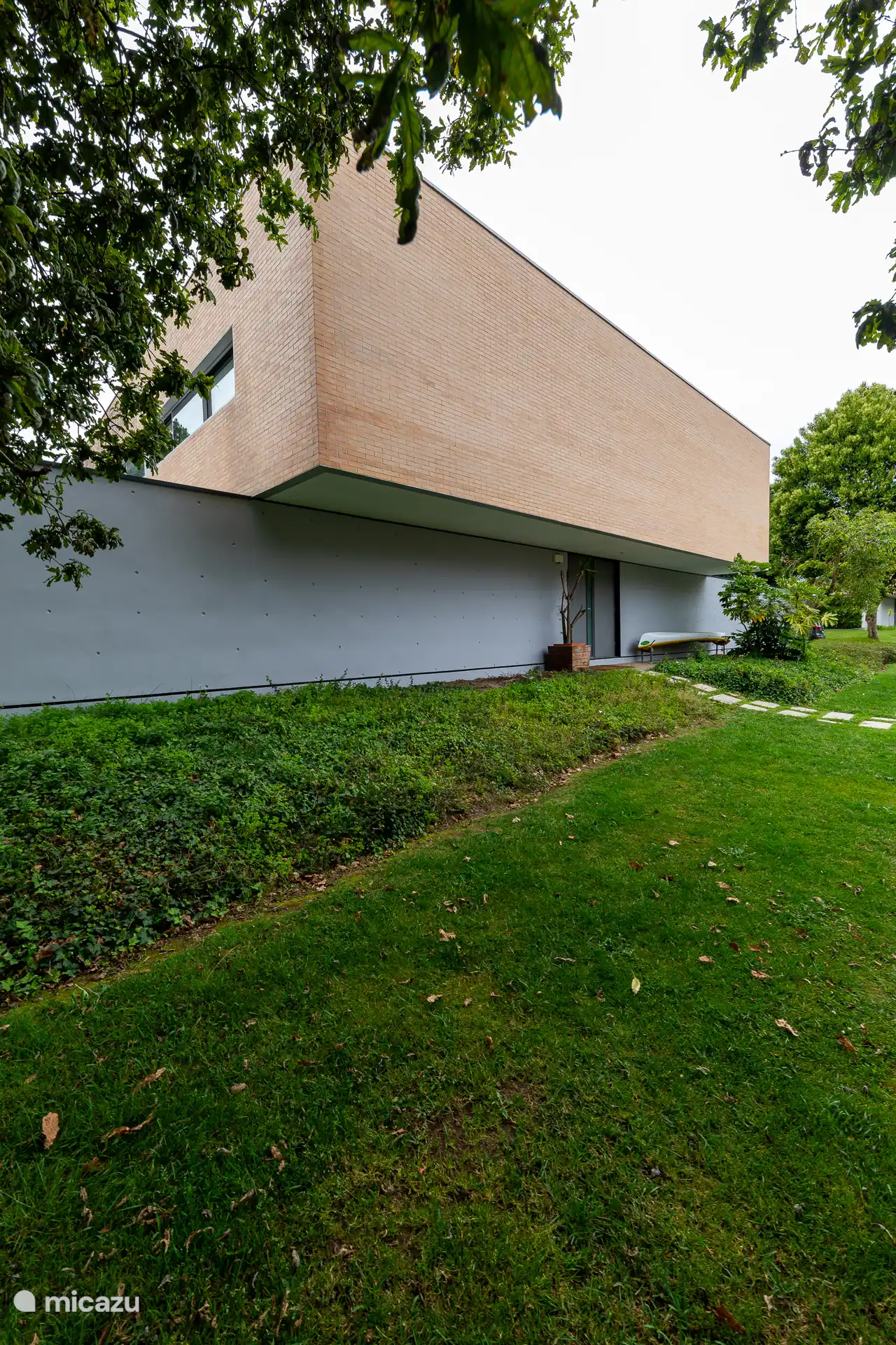 Blick auf das Haus von außen.