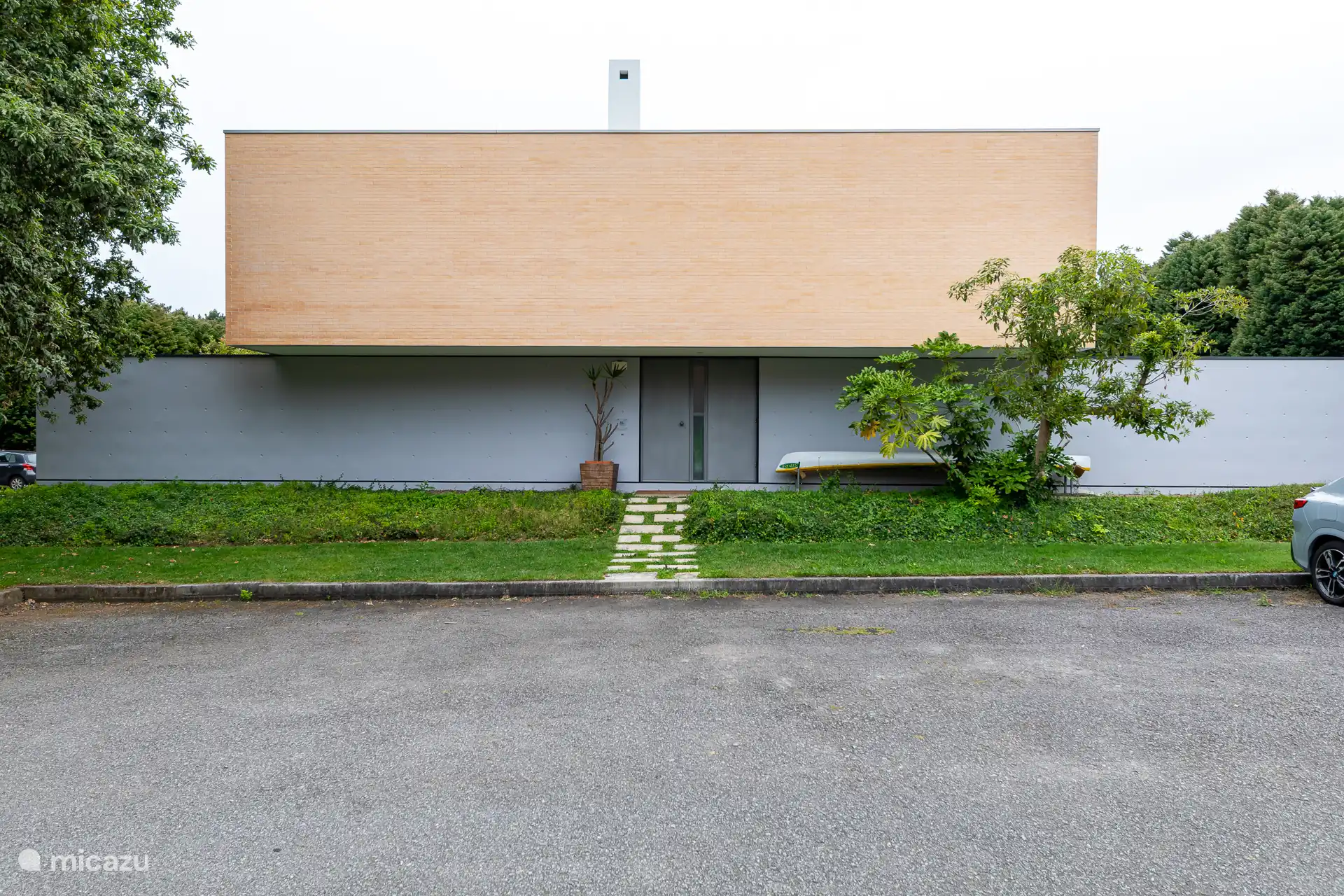 Blick auf das Haus von außen.