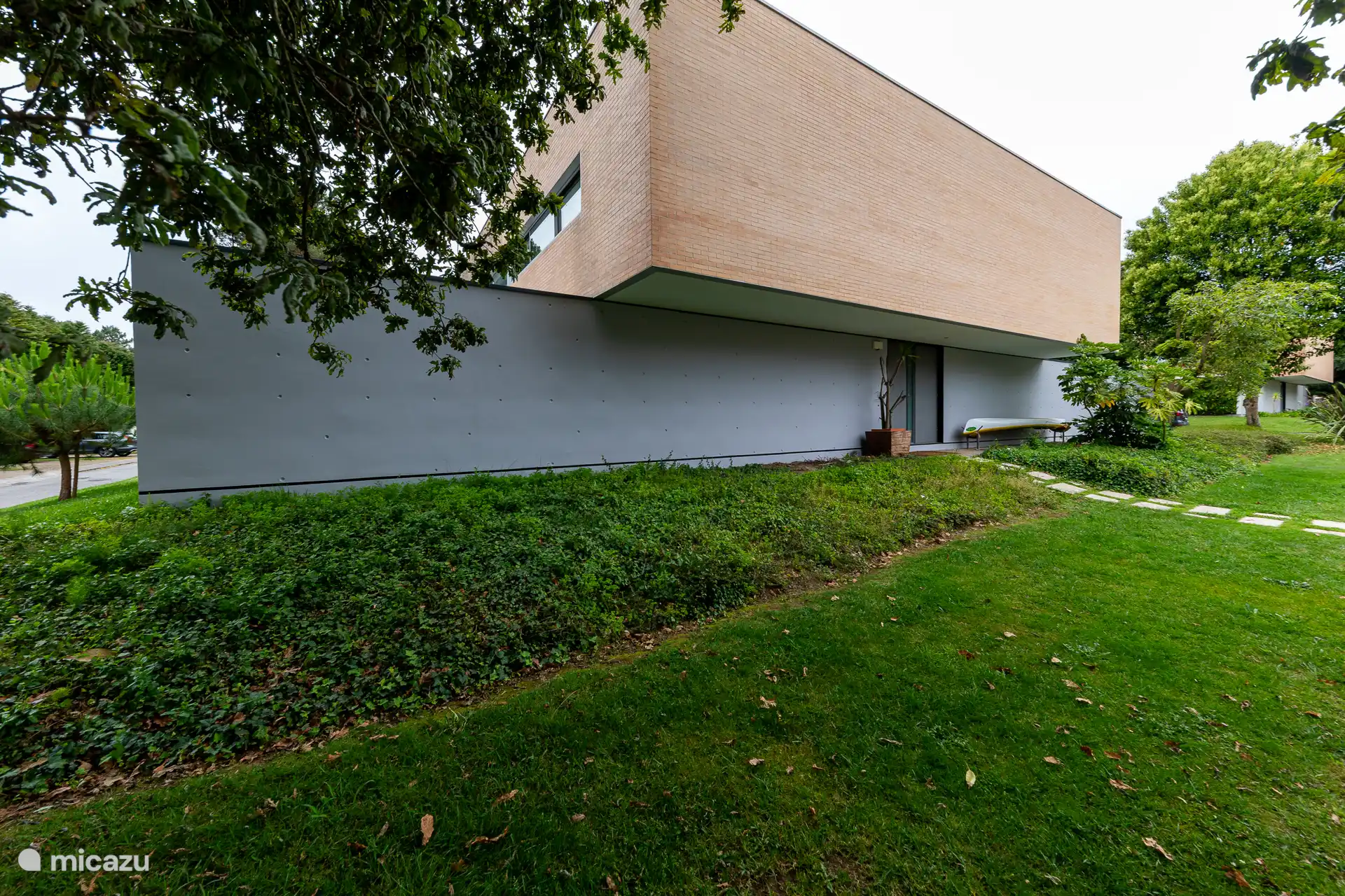 Blick auf das Haus von außen.