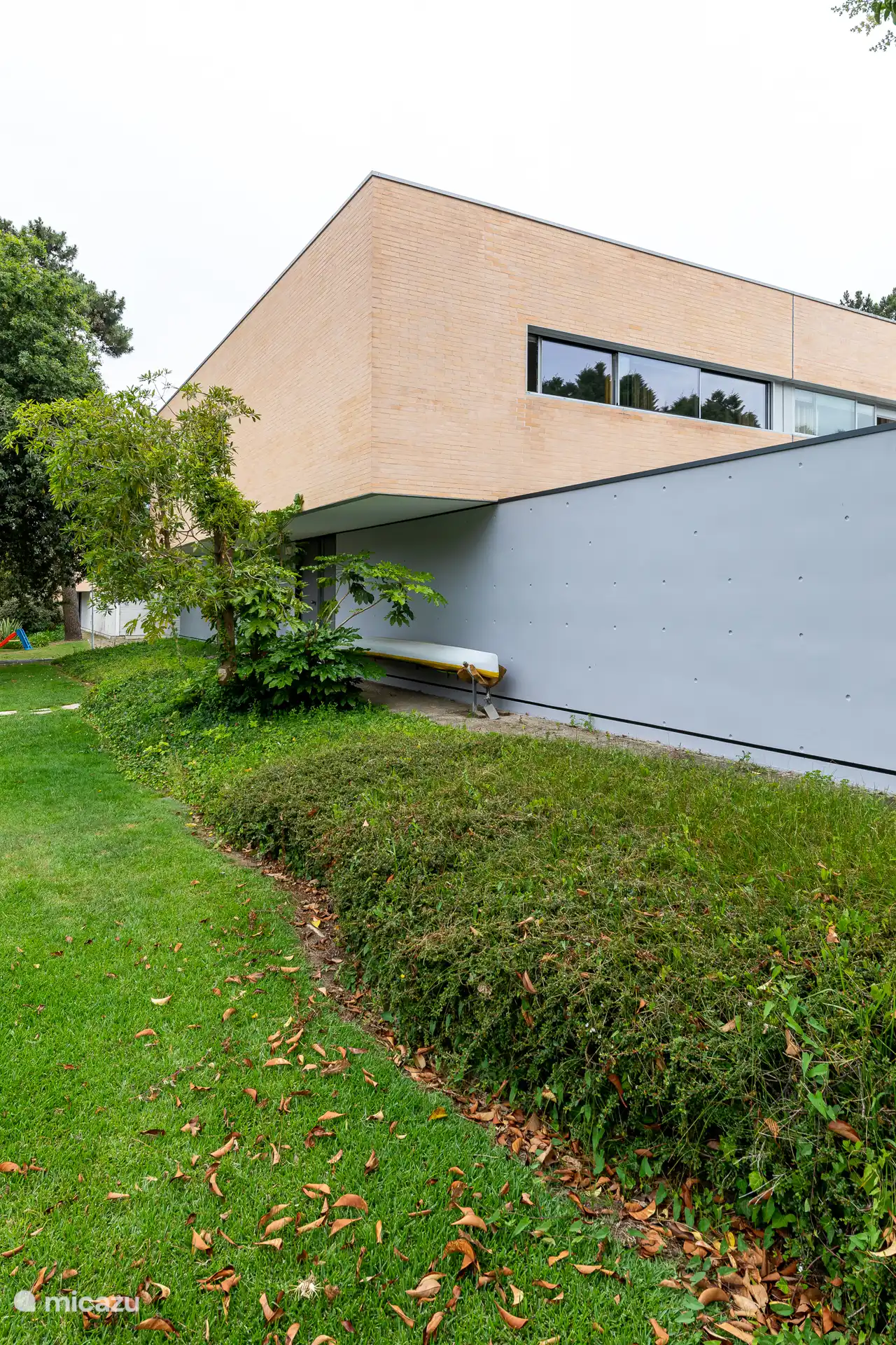 Blick auf das Haus von außen.