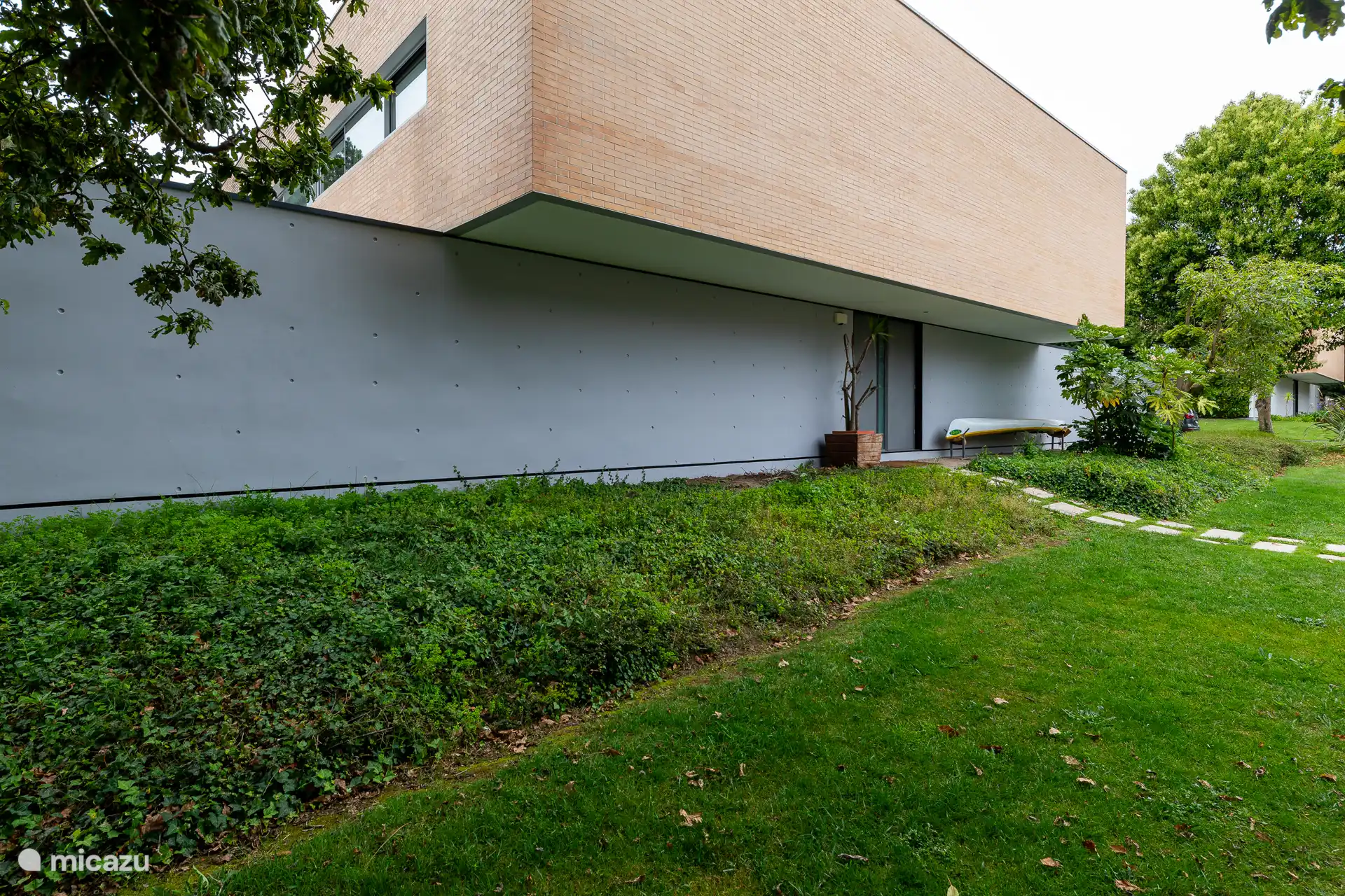 Blick auf das Haus von außen.