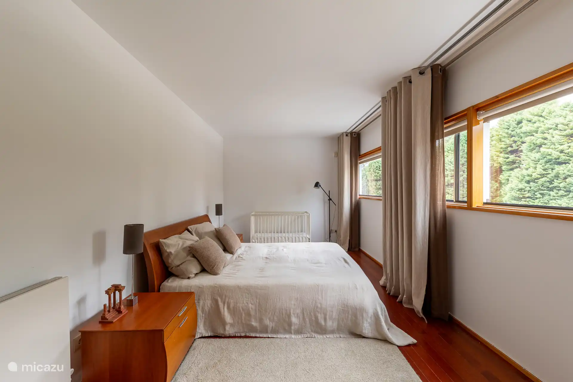 Elegantes Interieur der Suite, das ihren Komfort und Stil zur Geltung bringt.