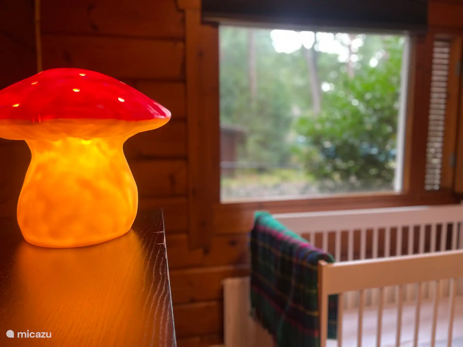 Eine gemütliche Lampe für die kleinsten Besucher. Kinderbett kostenlos verfügbar, wenn dies zum Zeitpunkt der Buchung angegeben wird.