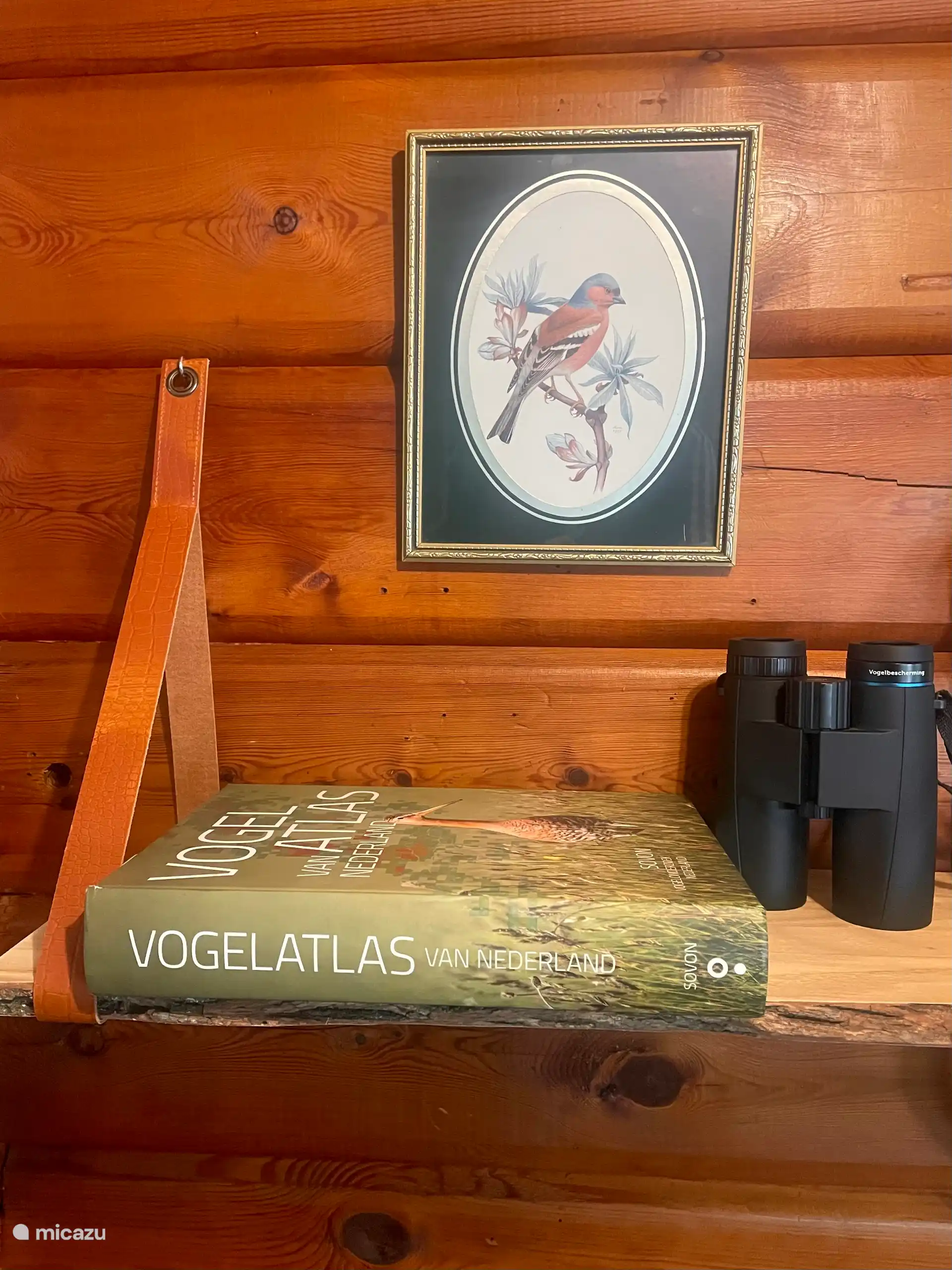 Ein Fernglas und ein Vogelatlas stehen für Sie bereit, um die Umgebung des Boskeet auf eine ganz andere Art und Weise zu betrachten...