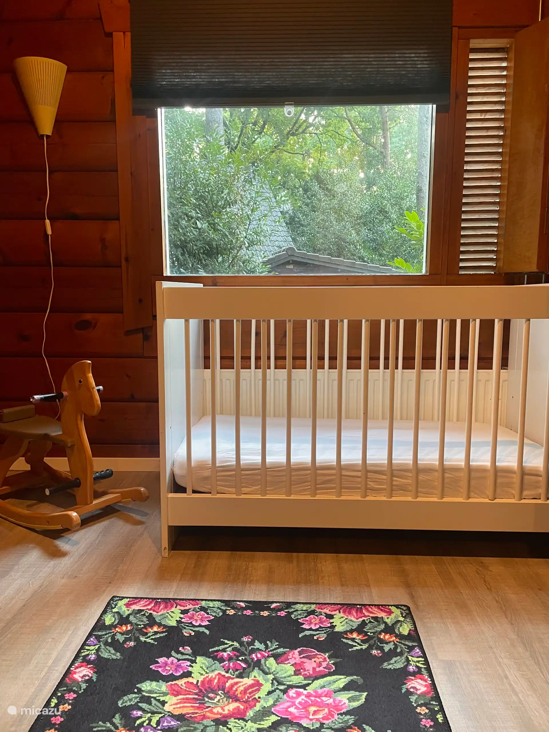 Für die kleinsten Besucher steht ein Kinderbett bereit. Falls zum Zeitpunkt der Buchung erwähnt, kostenlos mit Ihrem Aufenthalt.