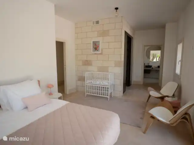 Charl Schutten | Italie, Pouilles (Puglia), Francavilla Fontana - villa Chambre rose