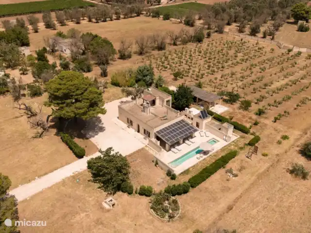 Charl Schutten | Italie, Pouilles (Puglia), Francavilla Fontana - villa Villa vue dessus