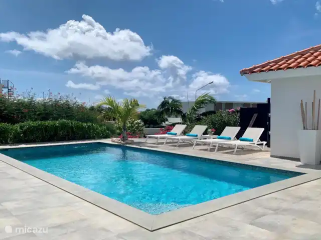 Villa Caribe Vista Royal en Curazao, Banda Arriba (este), Jan Thiel - villa Piscina con terraza
