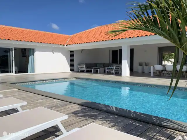 Villa Caribe Vista Royal en Curazao, Banda Arriba (este), Jan Thiel - villa Porche con piscina