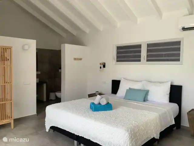 Villa Caribe Vista Royal en Curazao, Banda Arriba (este), Jan Thiel - villa Dormitorio principal con baño