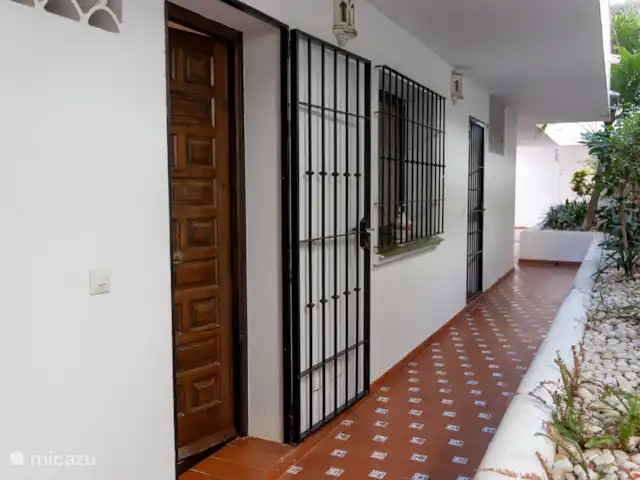 apartamento en España, Costa del Sol, Benalmádena – Casa Benito con piscina privada Entrada al apartamento