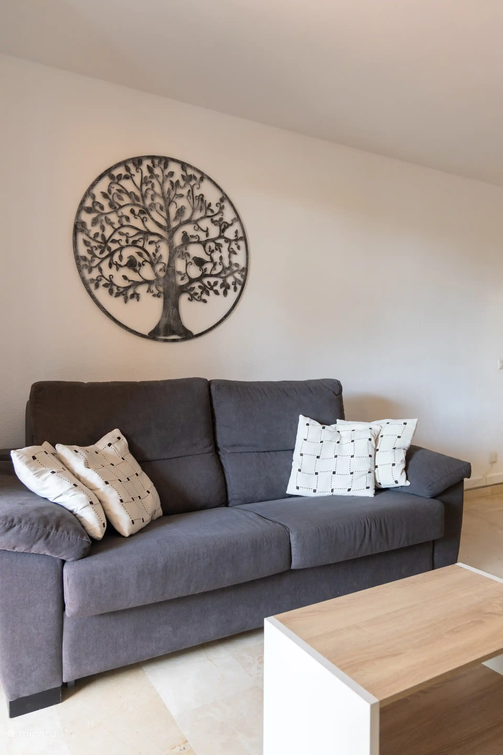 Sofa mit der Möglichkeit, sich zum Schlafsofa ausklappen zu lassen