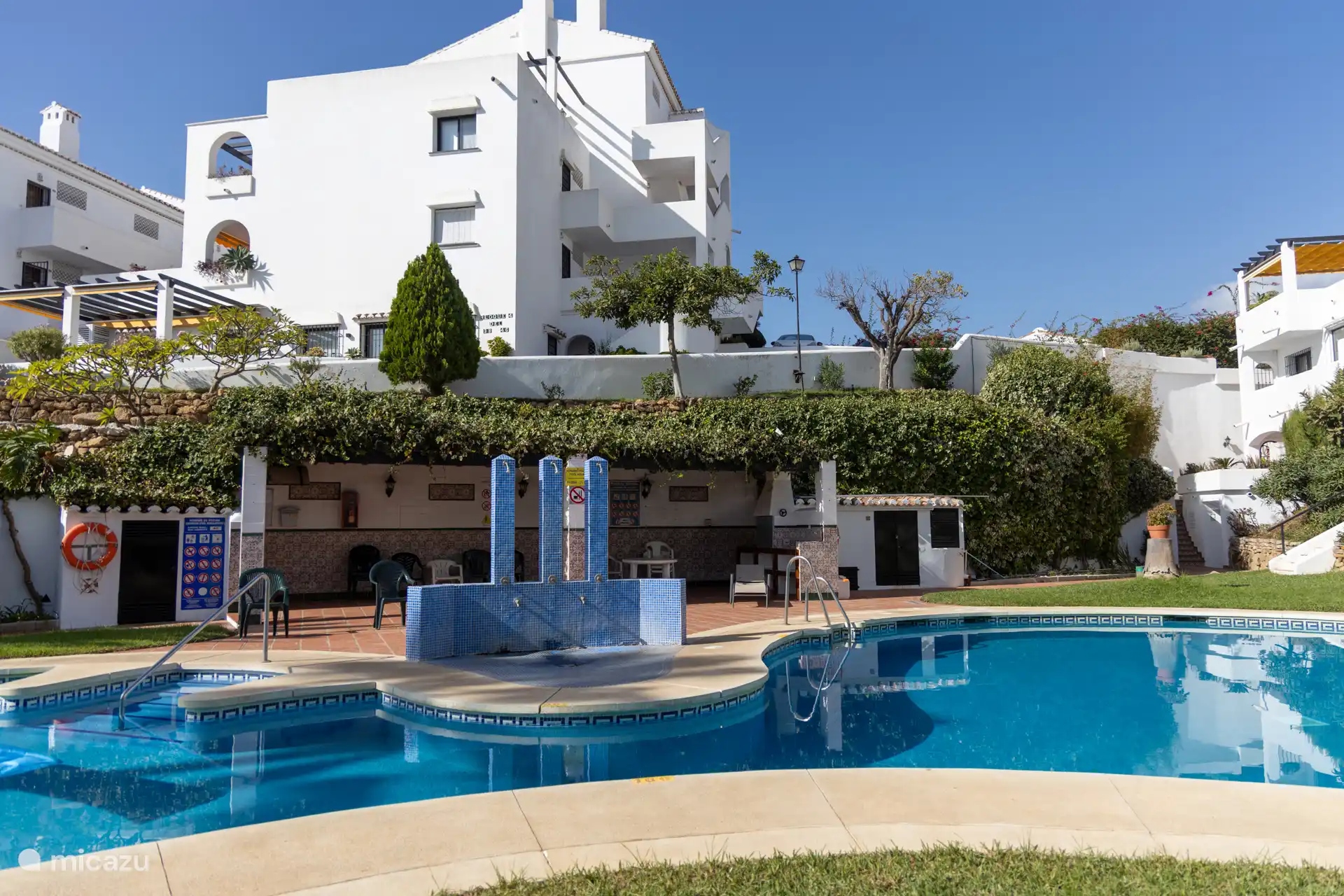 Die Außenduschen am Pool