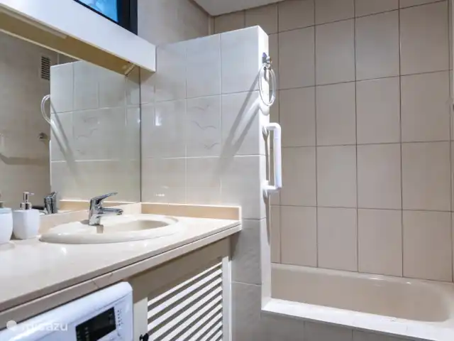 apartamento en España, Costa del Sol, Benalmádena – Casa Benito con piscina privada Amplio baño con bañera y ducha