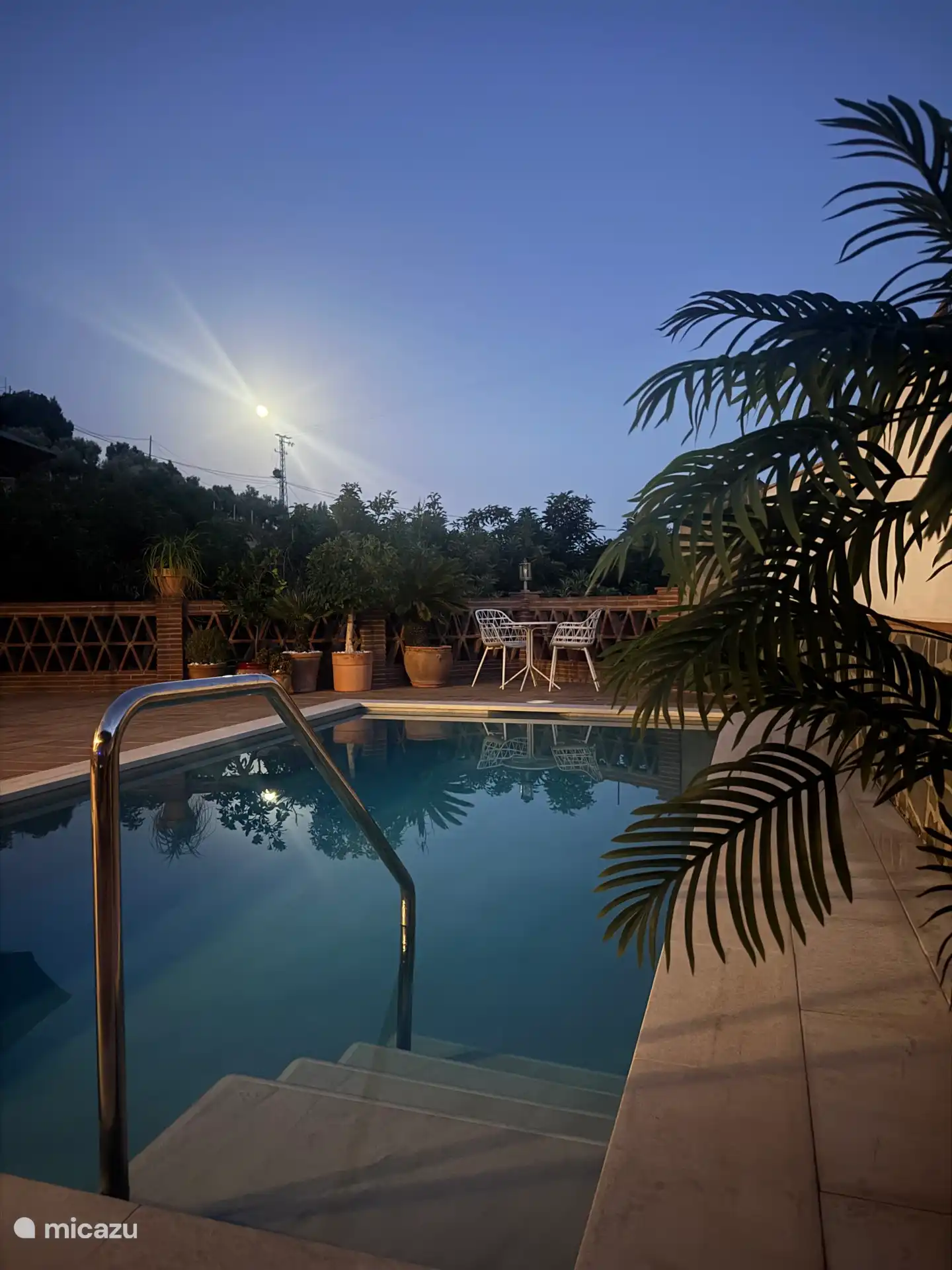 Piscina por la noche