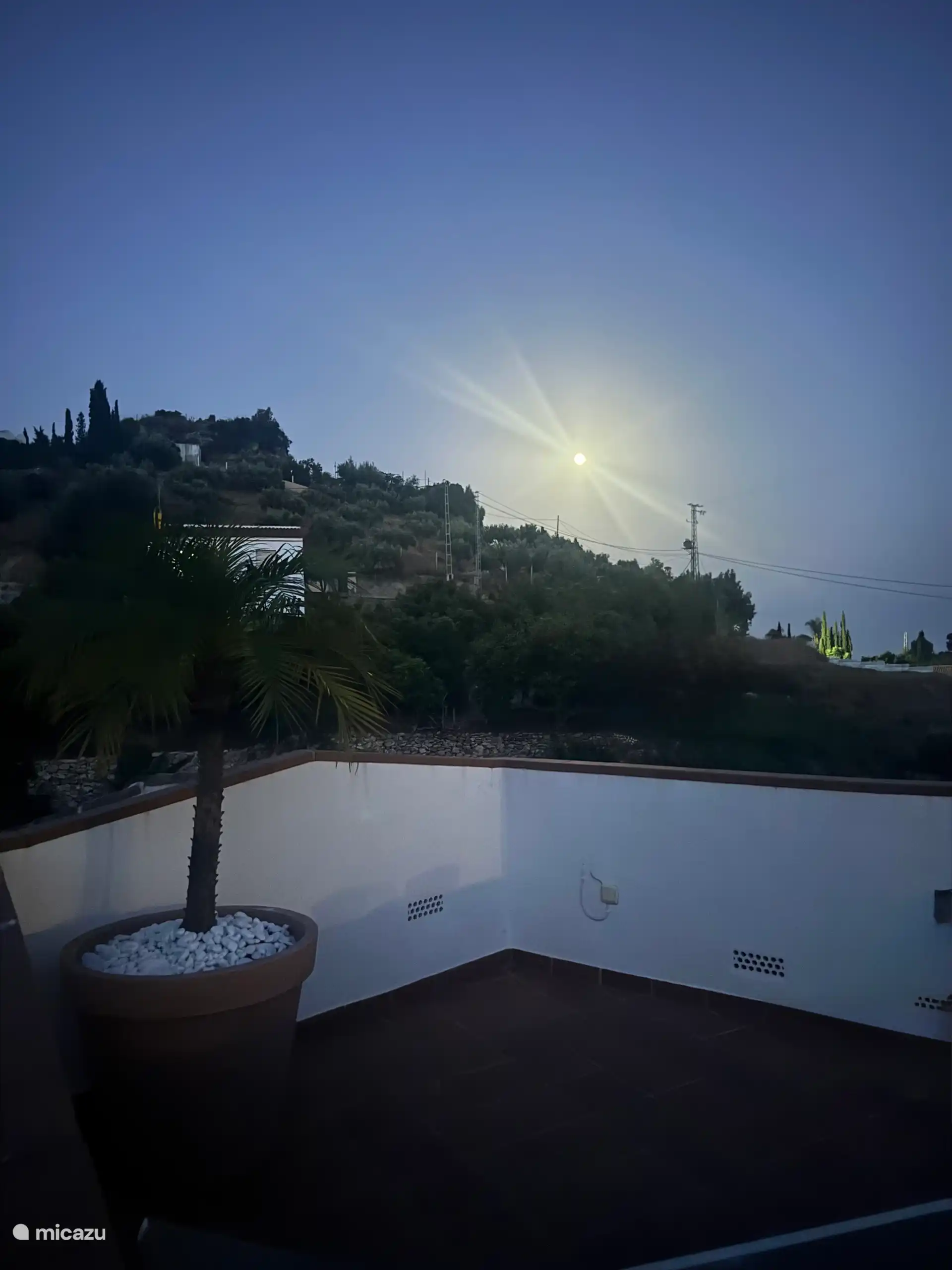 Terraza en la azotea por la tarde