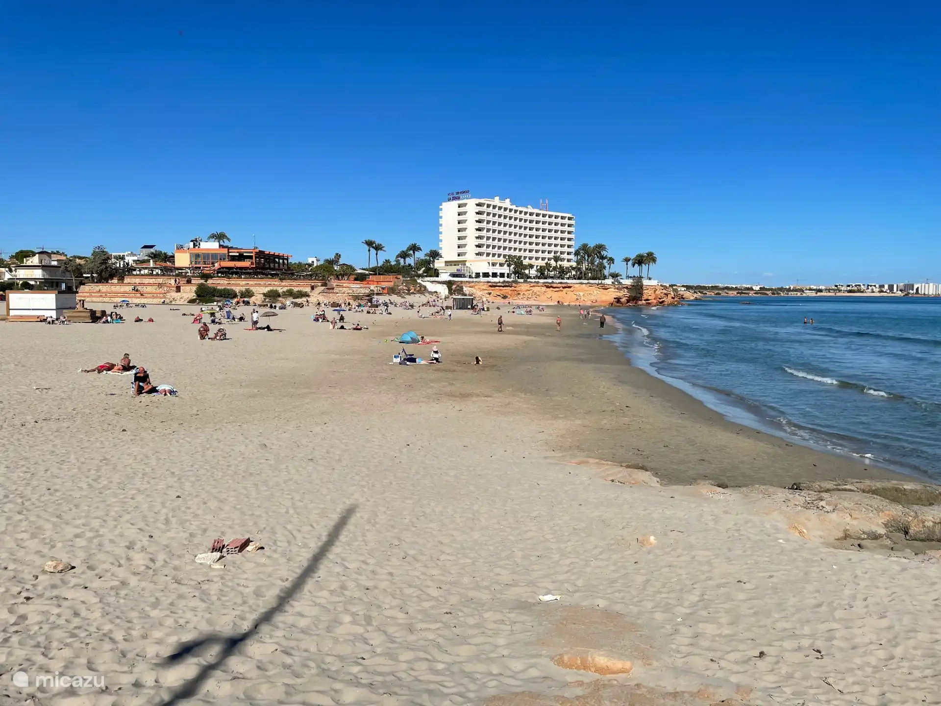 Plage de Zenia (quinze minutes à pied)