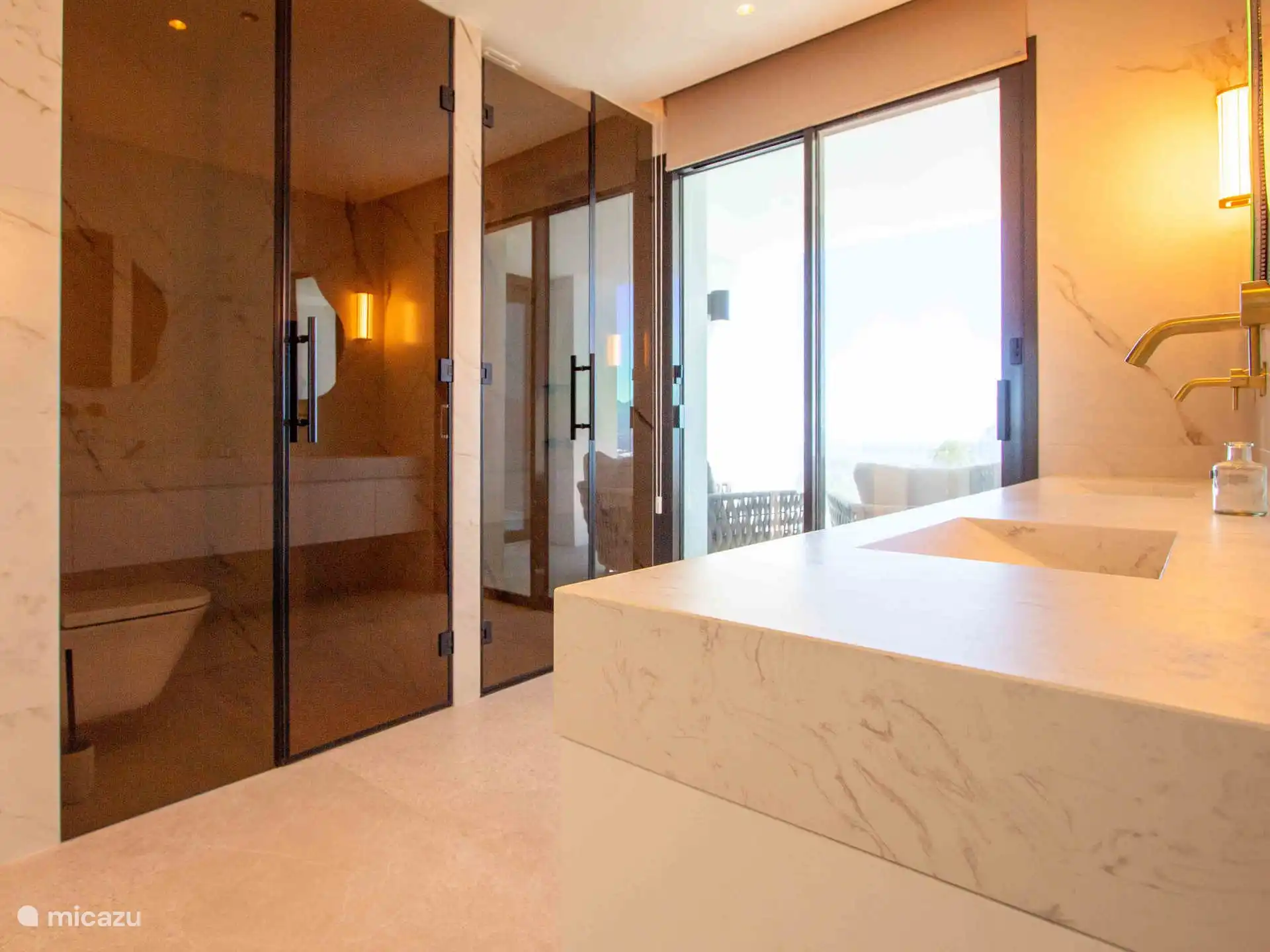Villa El Sueño - Volledig uitgeruste badkamer met toegang naar het terras
