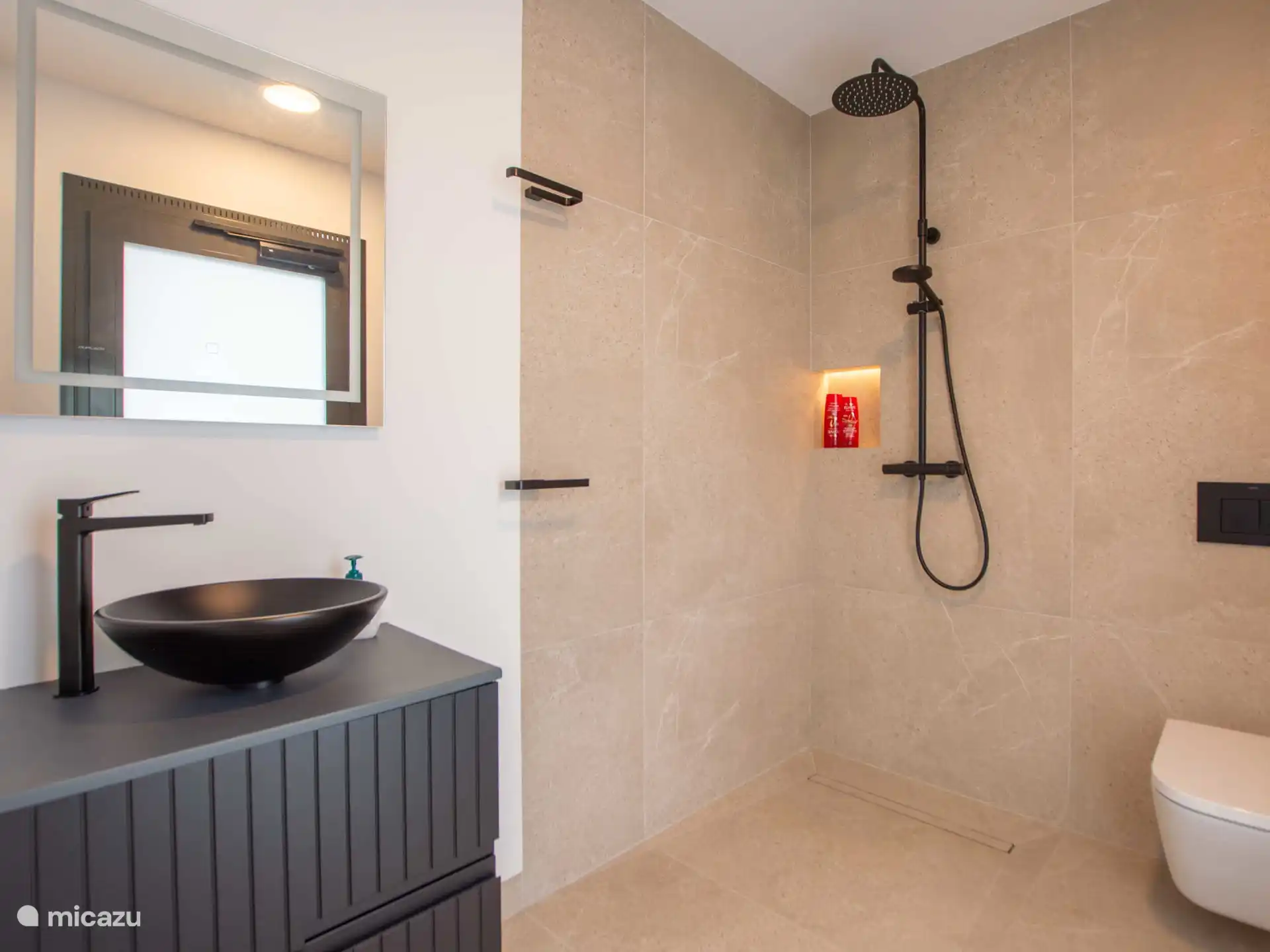 Villa El Sueño - Badkamer aansluitend aan het zwembad