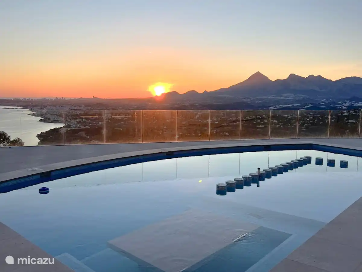 Villa El Sueño - Zonsondergang aan het zwembad