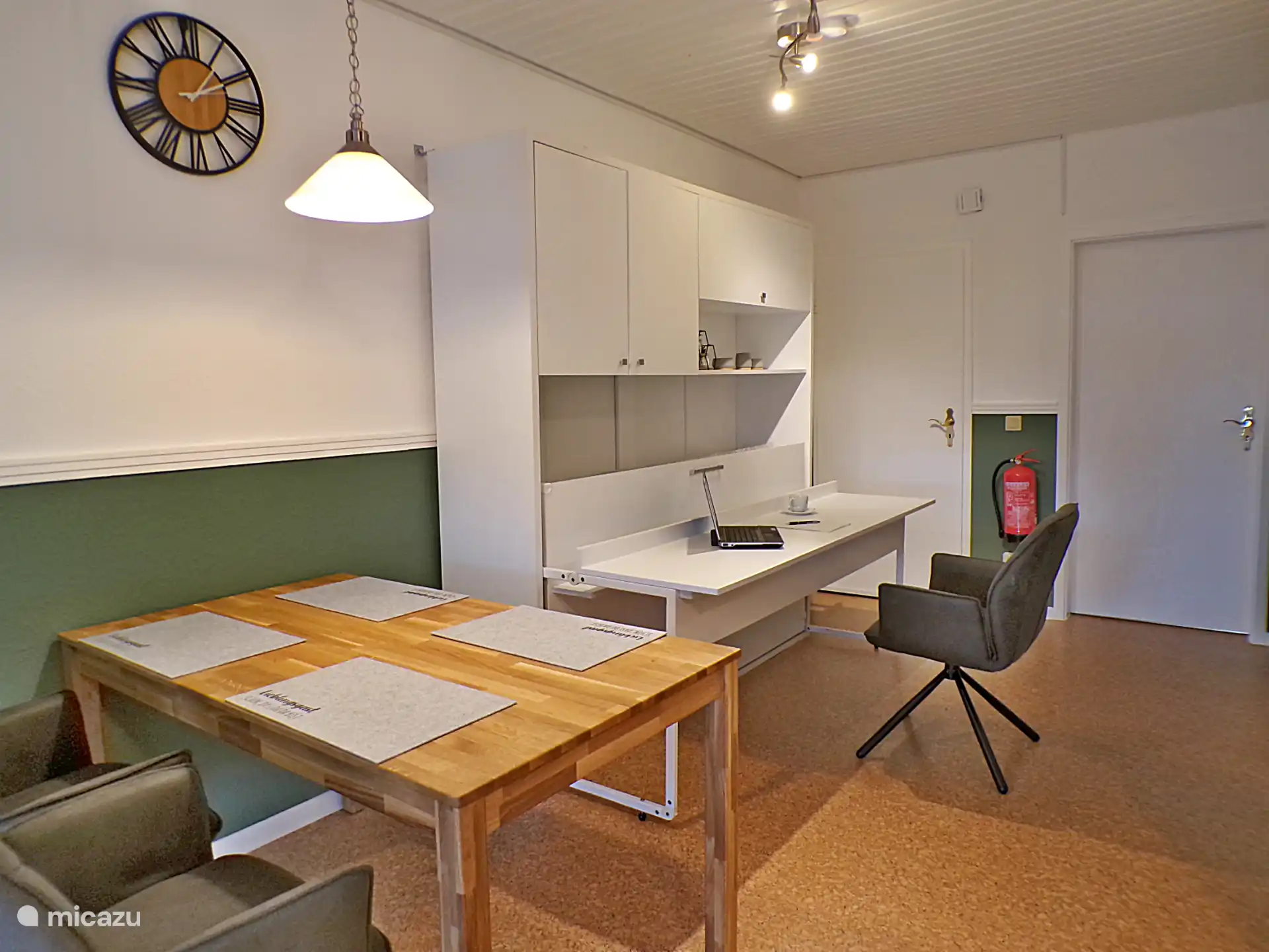 Salle à manger / poste de travail