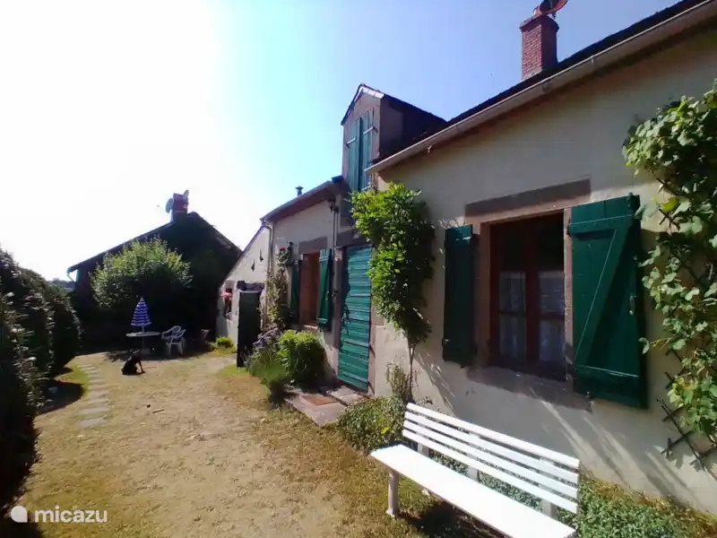 Vakantiehuis Bourgogne Morvan huren in Frankrijk, Saône-et-Loire, Issy-l'Évêque - Boerderij Vakantiehuis Bourgogne Morvan huren in Frankrijk, Saône-et-Loire, Issy-l'Évêque - Boerderij