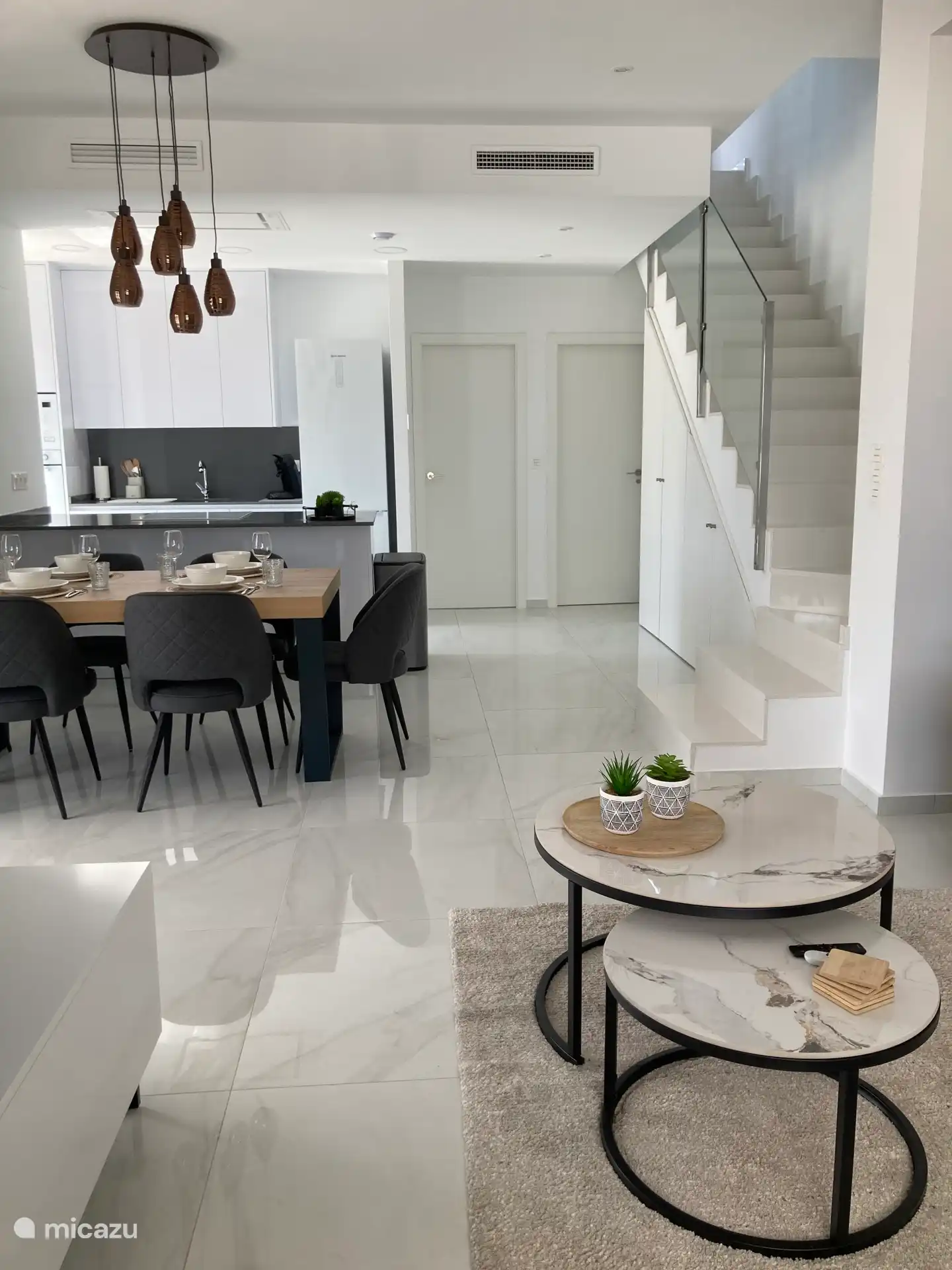 Open plan living/dining room
