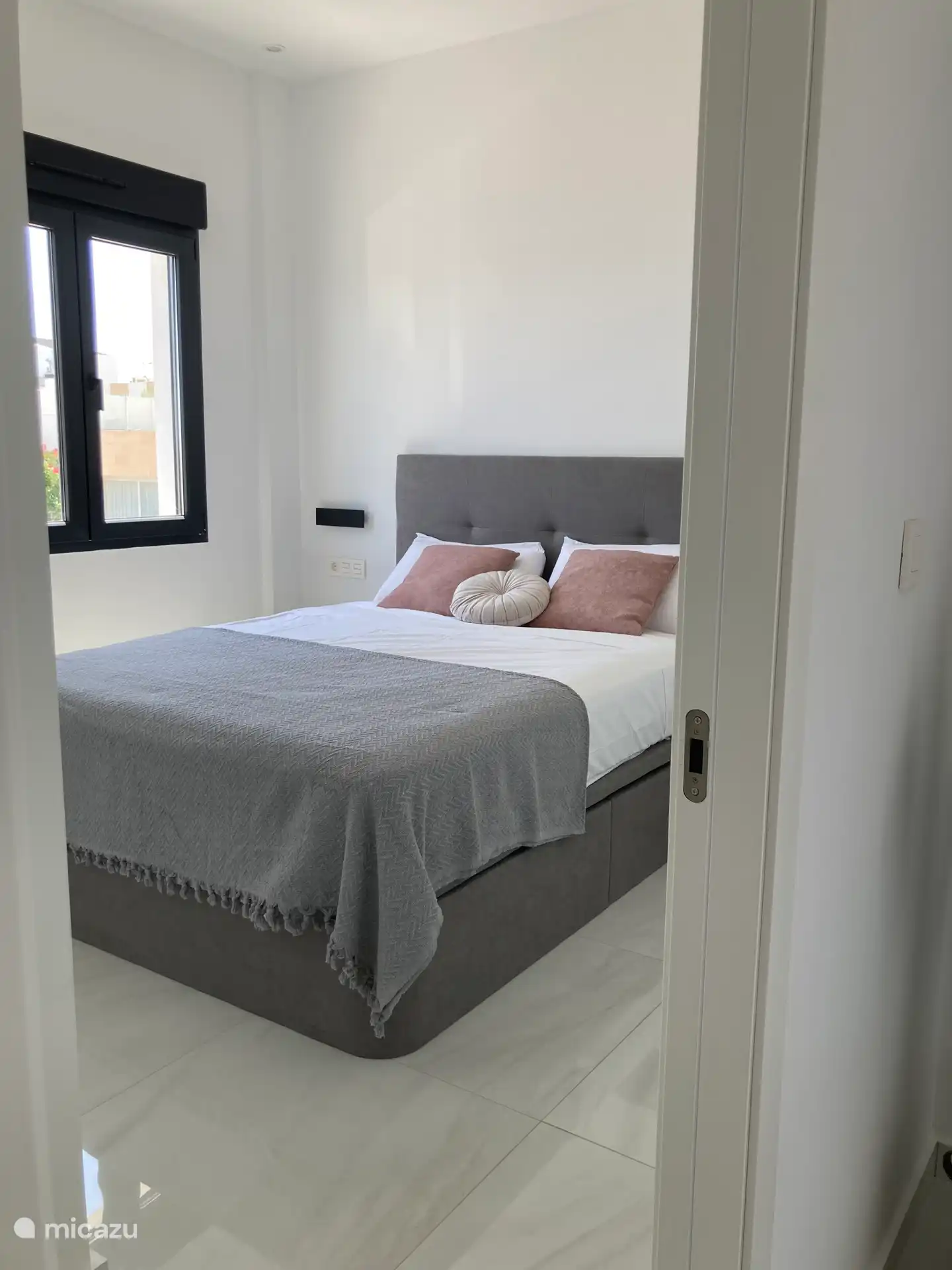 Bedroom first floor with quality box spring 160x 200