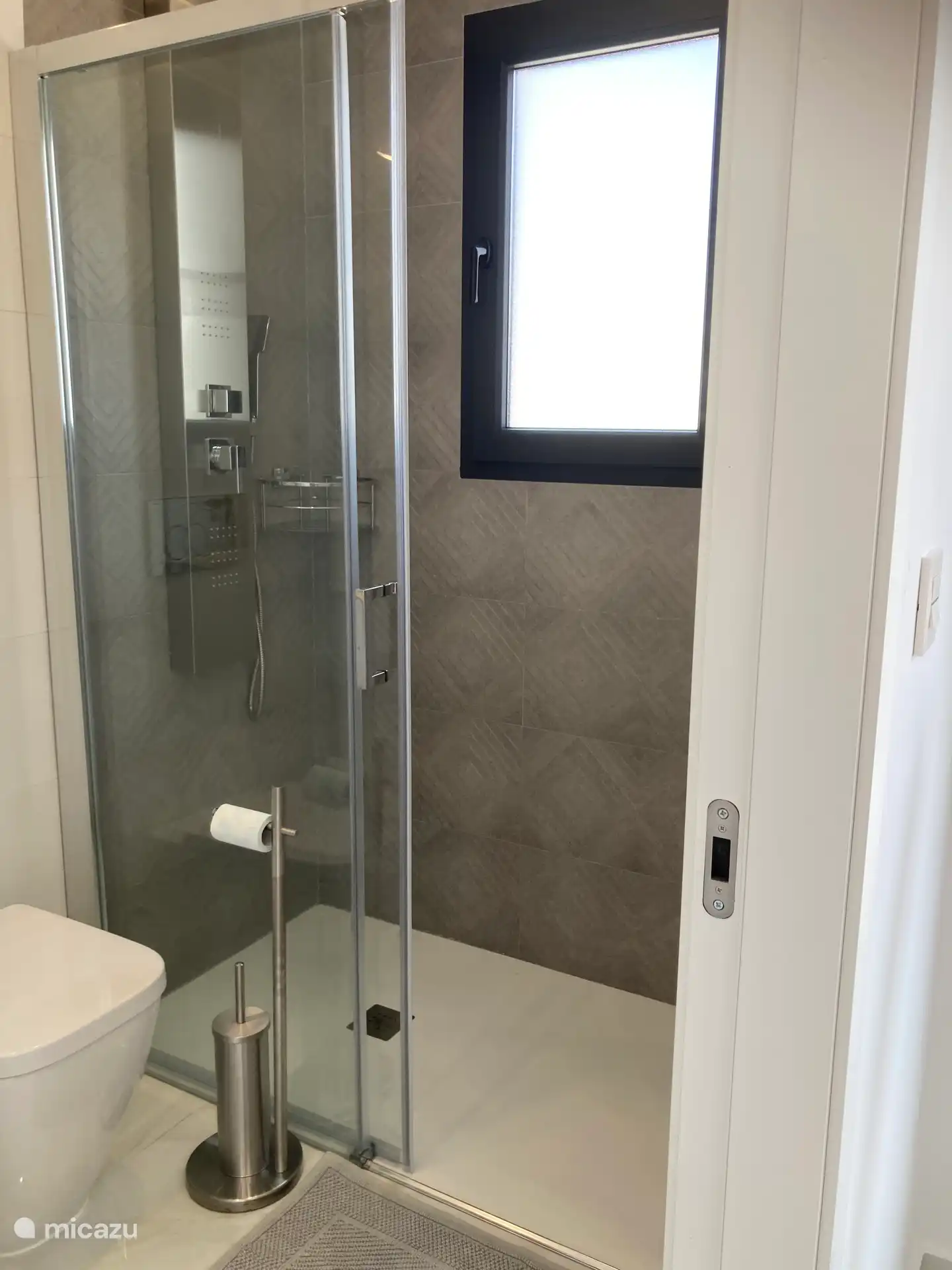 Bathroom en suite Master bedroom 