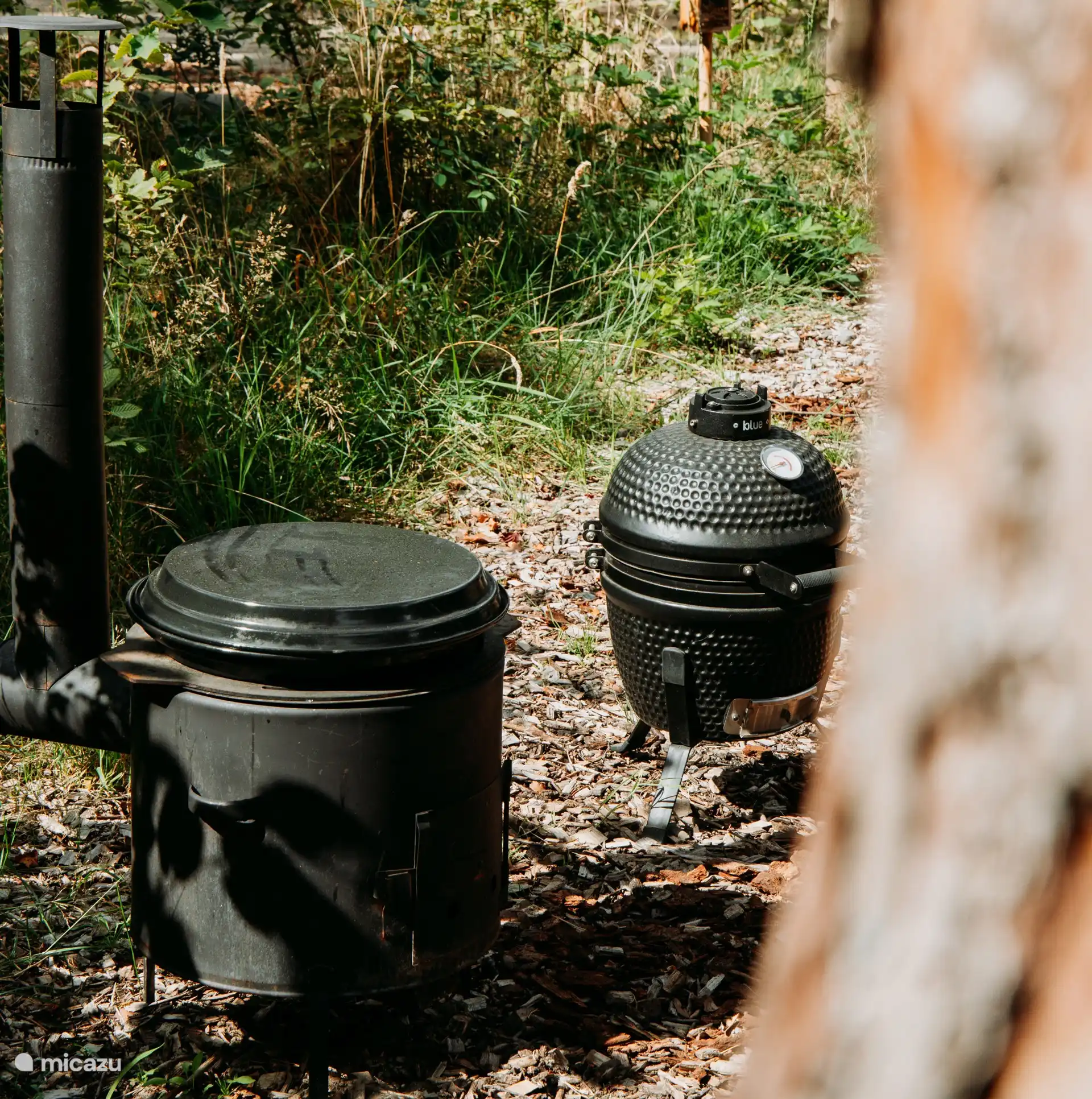 Kochen im Freien mit Kochherd und Eiergrill