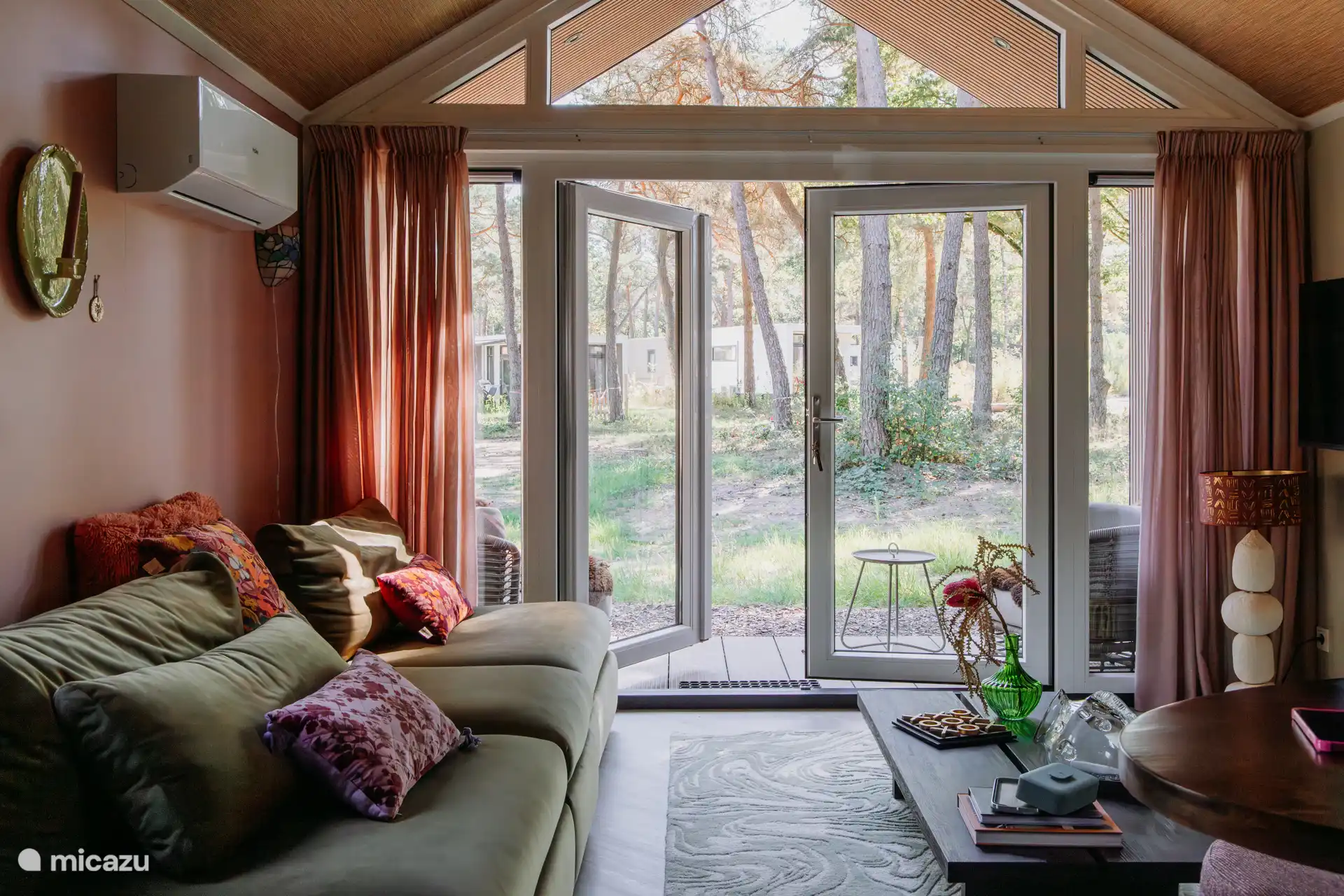 Fenstertüren zur überdachten Veranda