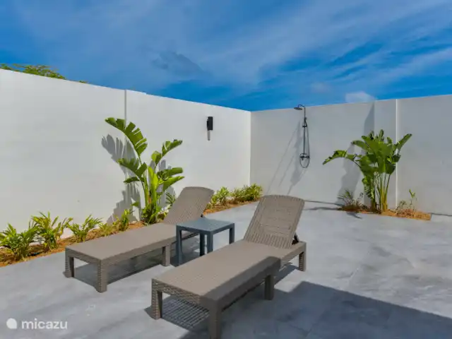 Casa Ruby con piscina privada en Aruba, Norte, Noord - casa vacacional Ducha exterior con tumbonas