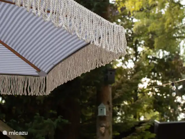 Nido de 't Veluws - Hoenderloo  en Países Bajos, Güeldres, Hoenderloo - chalet Sombrilla en jardín soleado