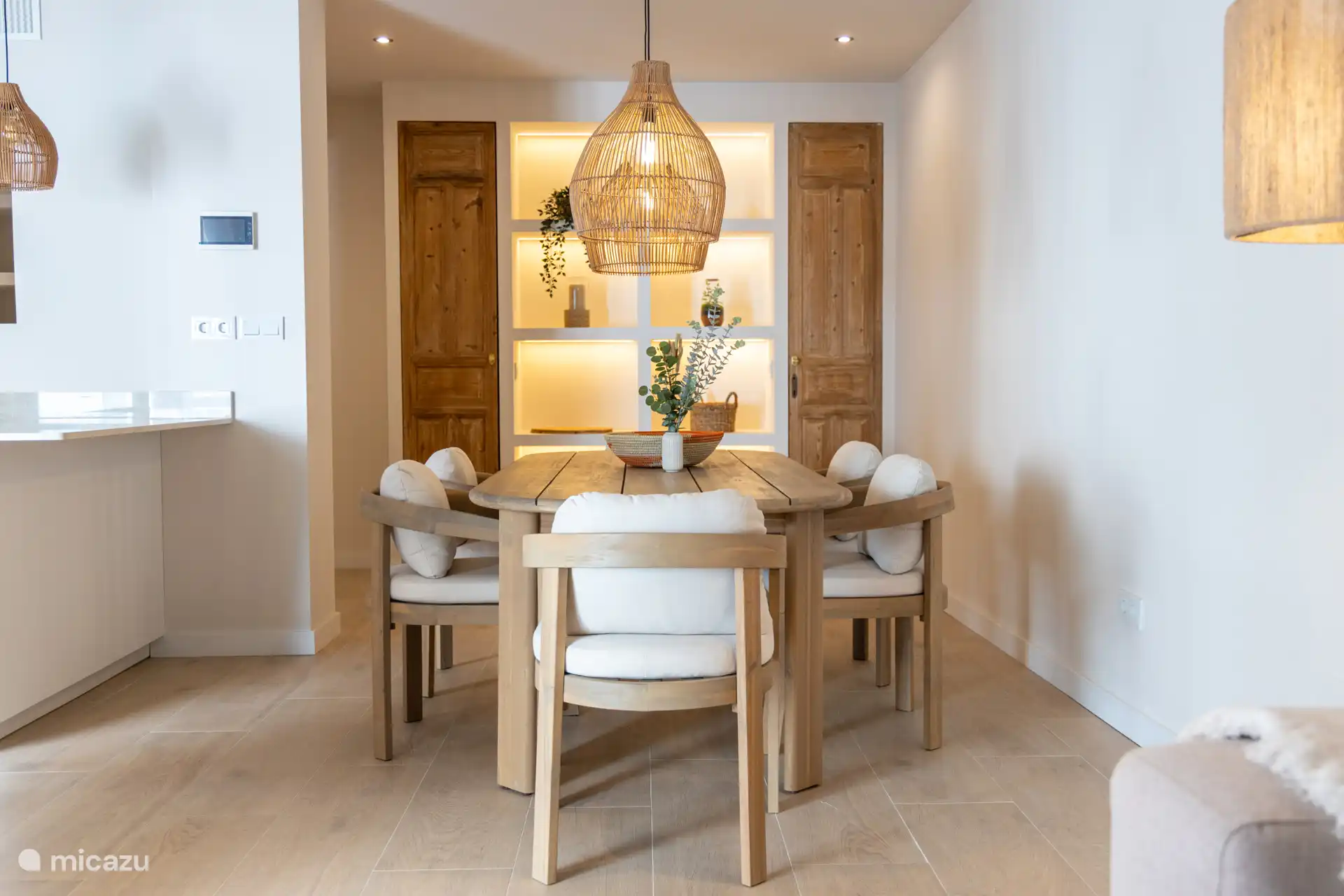 Wohnzimmer mit dem gemütlichen Kleiderschrank! sorgt für eine unglaublich gemütliche Atmosphäre am Abend.