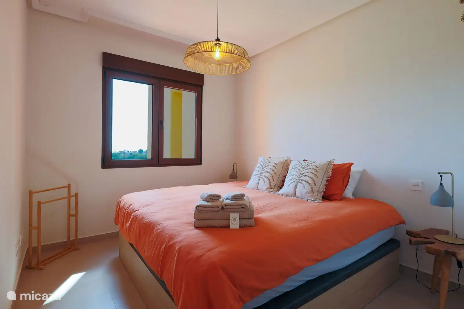 Chambre des maîtres avec salle de bain attenante 