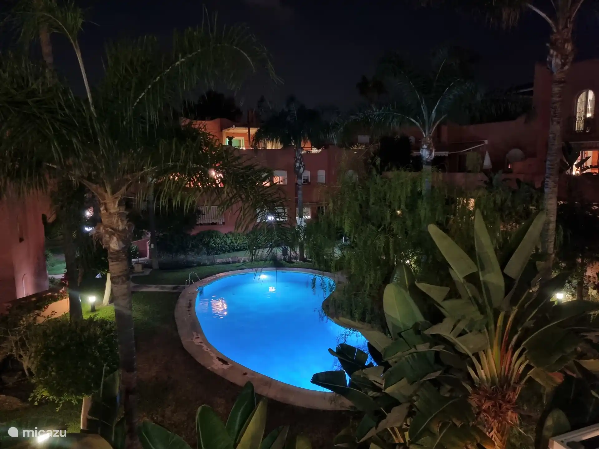 La piscine la nuit !