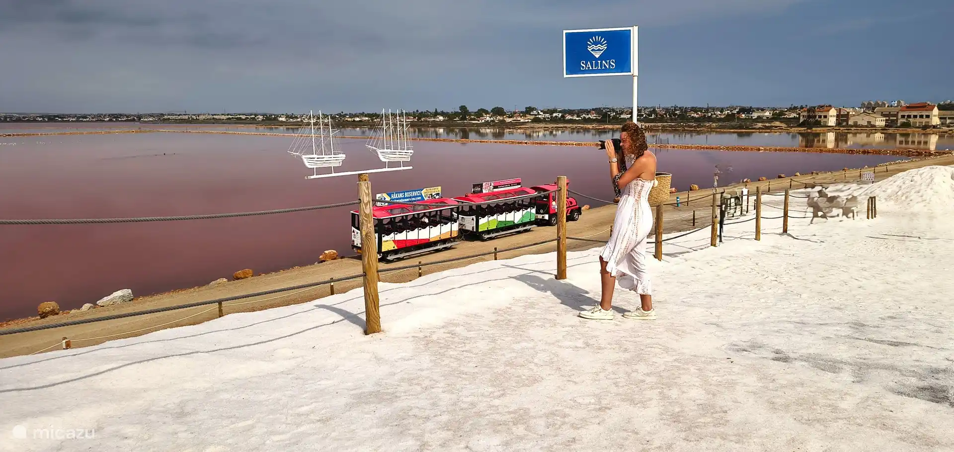 Bewonder de prachtige rode en roze zoutmeren van de Costa Blanca. Bereikbaar met het Torrevieja Trainvision treintje voor een unieke, kleurrijke ervaring in de natuur! 1