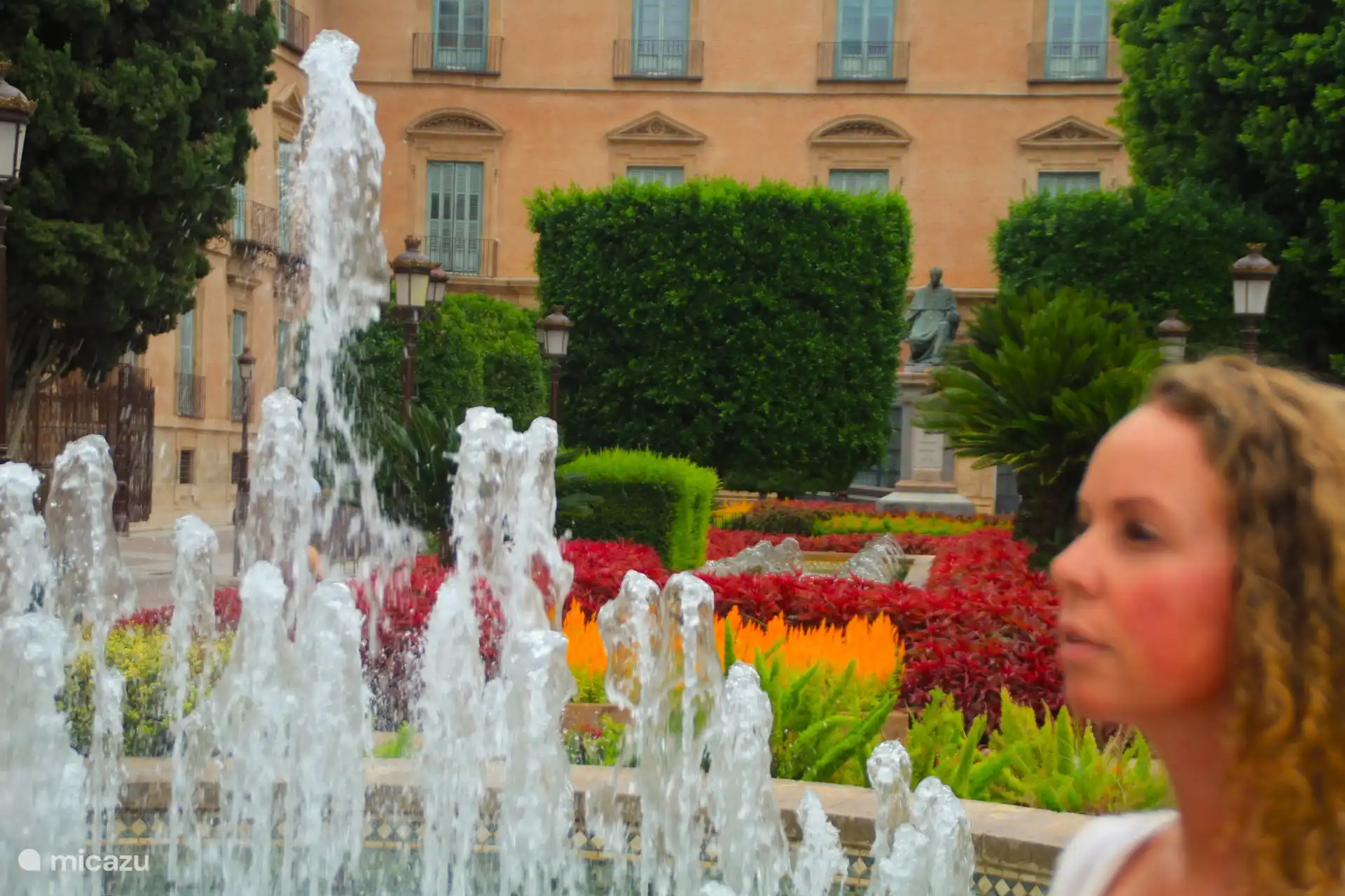 Murcia betovert met zijn historische charme, kleurrijke tuinen en sfeervolle pleinen. Perfect voor wie houdt van cultuur, lekker eten en nostalgische stadswandelingen.