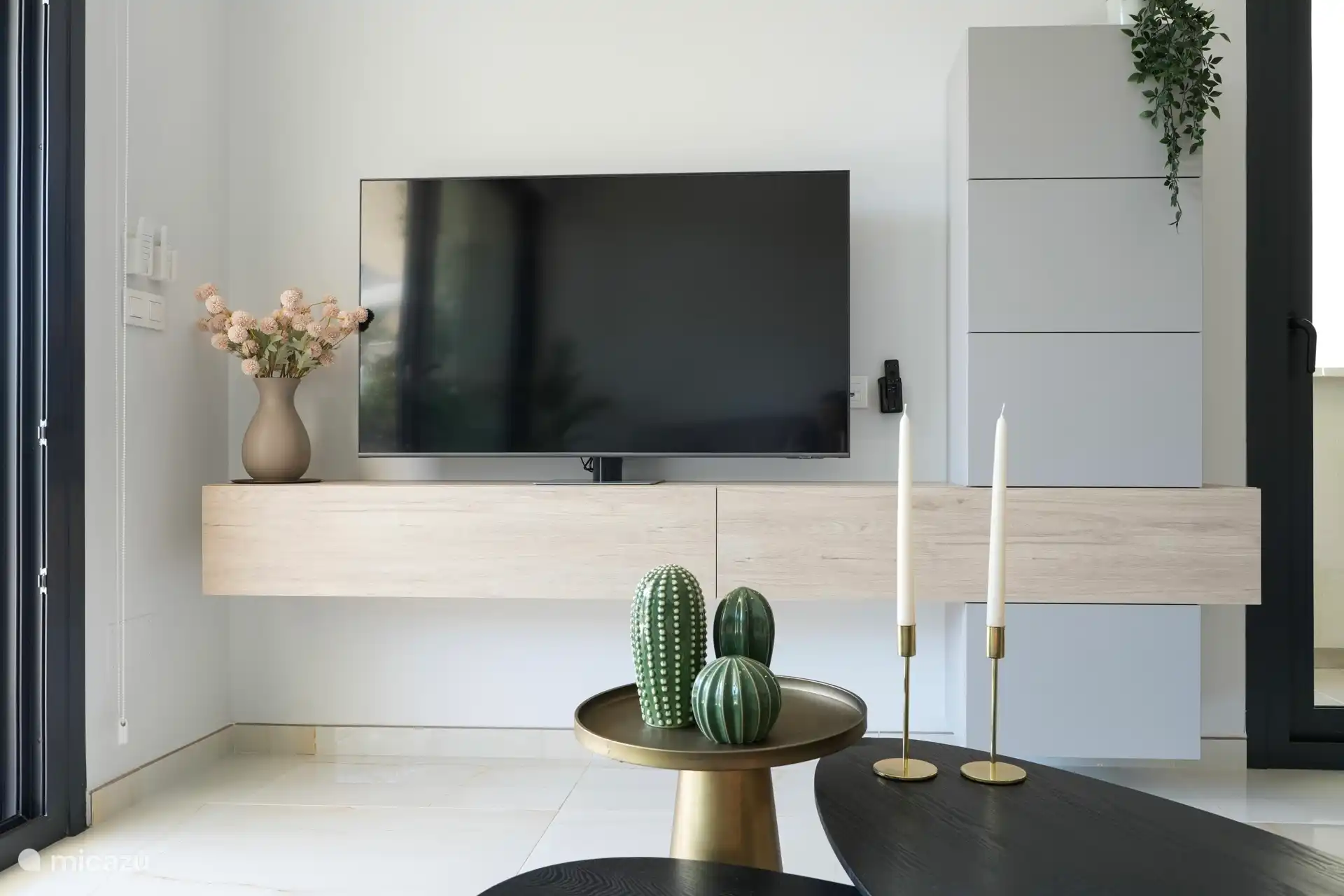 XL Smart tv

Indien toch nodig, is er ook een chrome cast aanwezig.