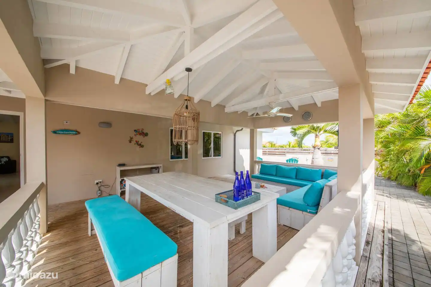 Grote eettafel buiten