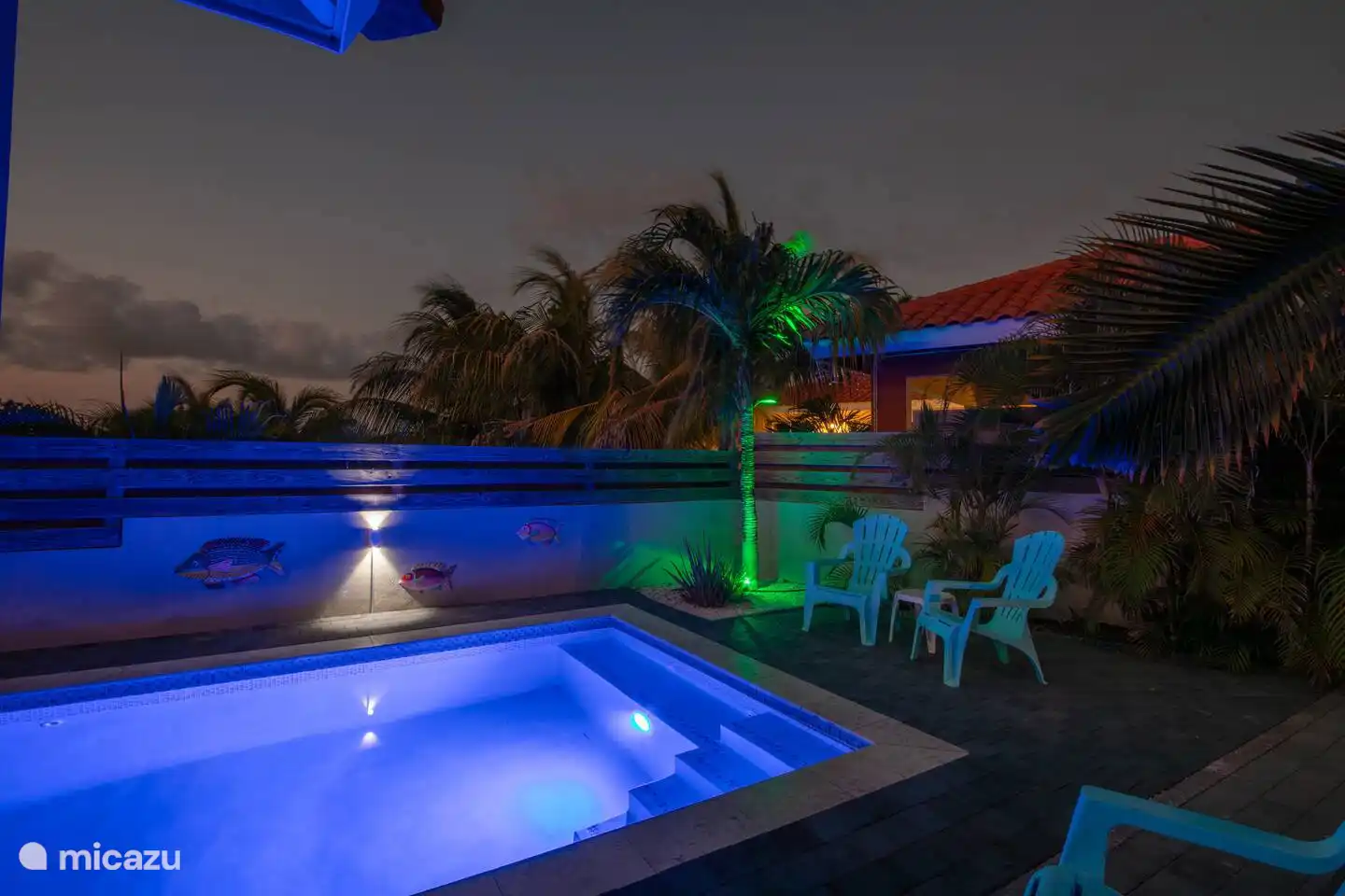 Privé zwembad avond