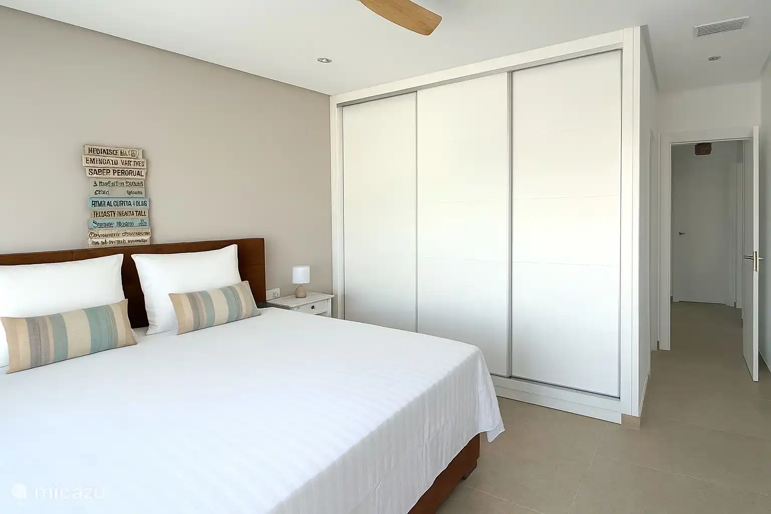 Geräumiges, helles Schlafzimmer