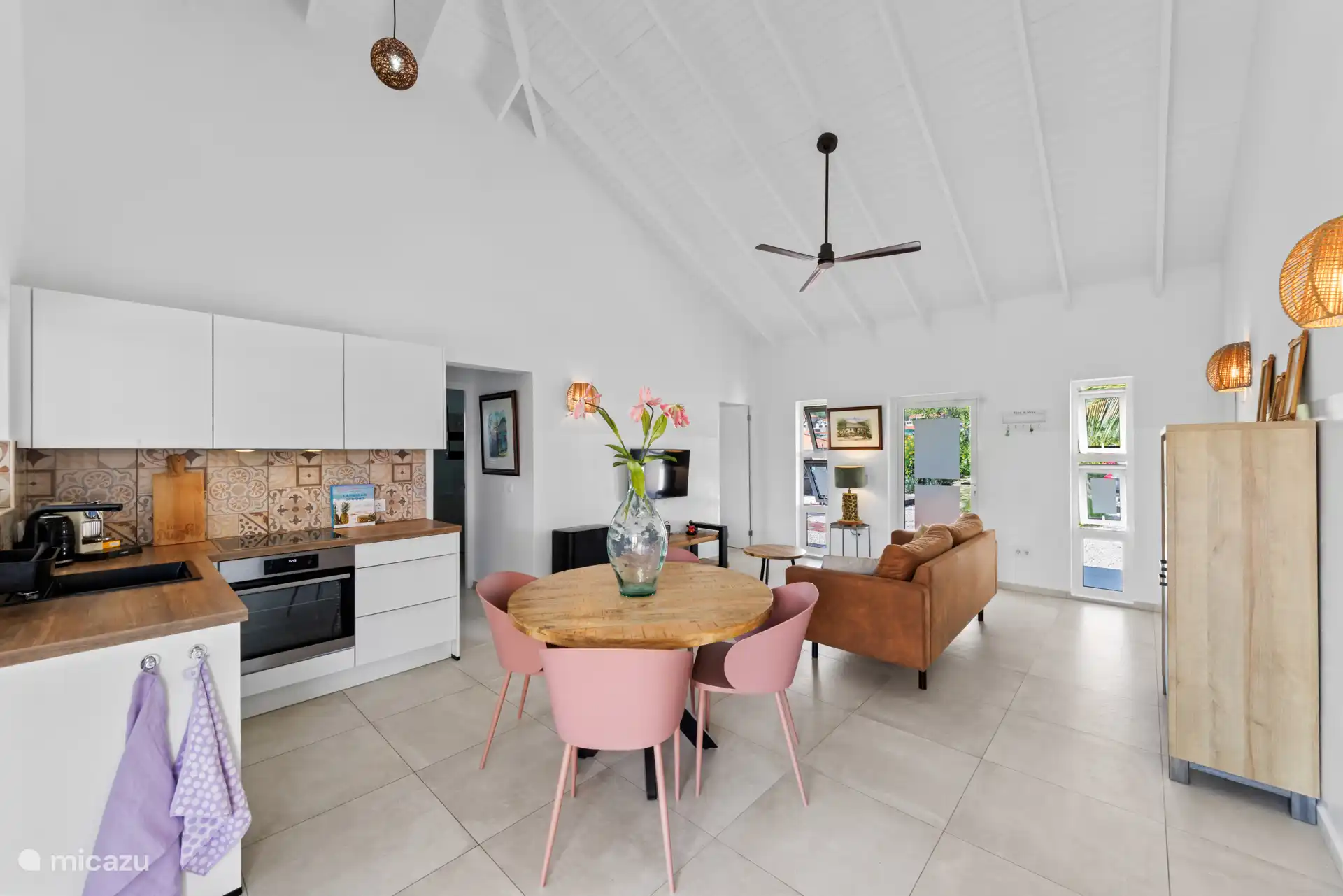 Wohn- & Küchenvilla 1