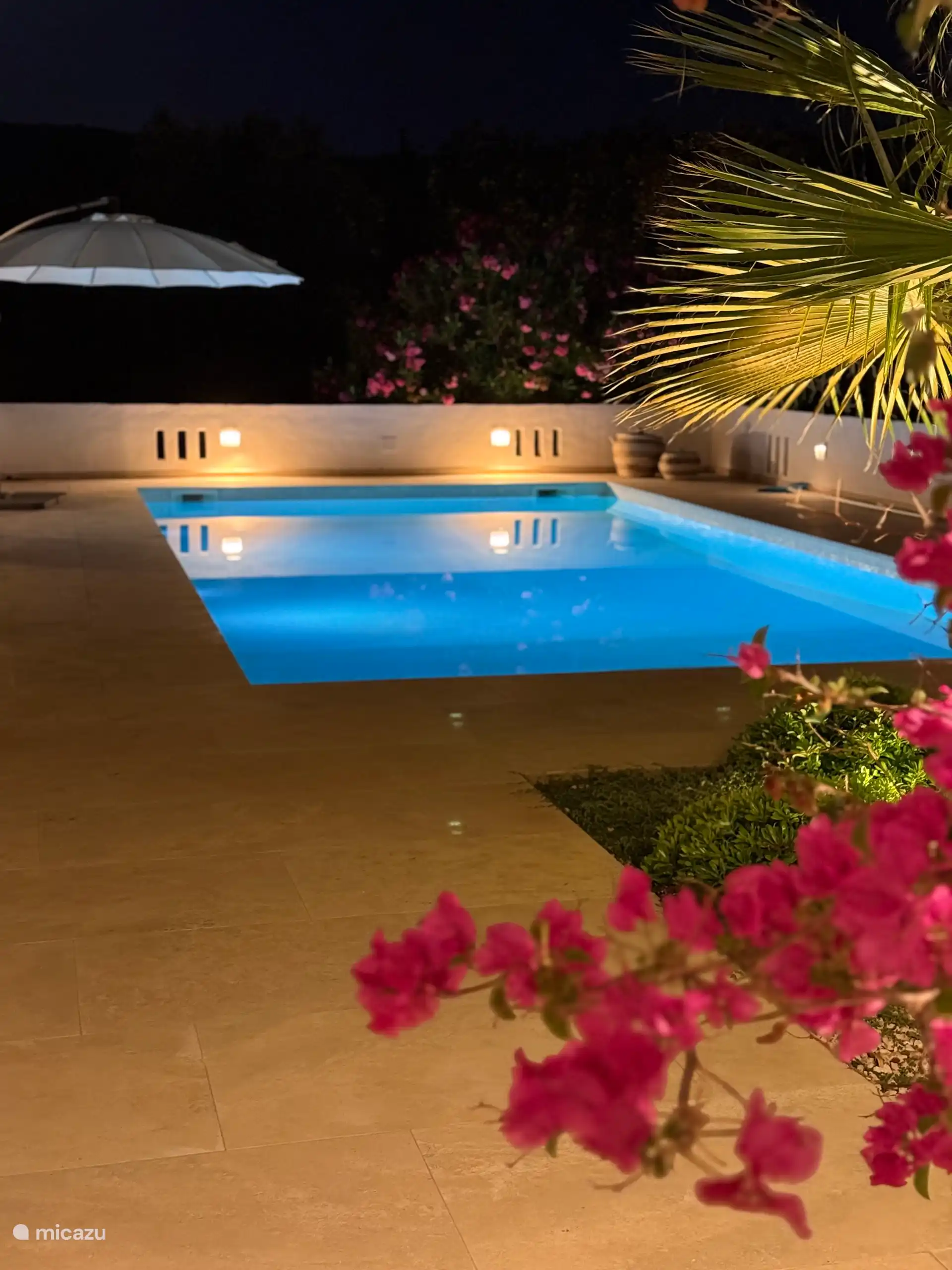 ¡Disfrute de maravillosas veladas en la terraza y contemple la piscina!