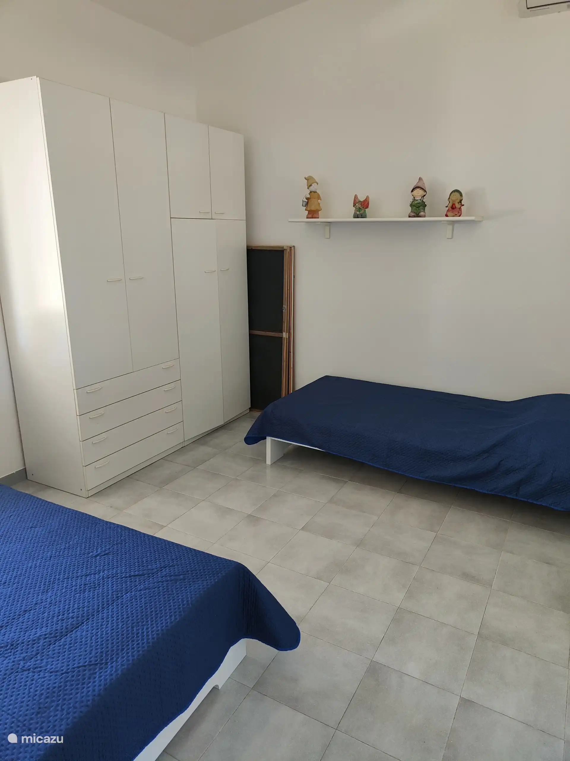 Schlafzimmer mit 2 Einzelbetten