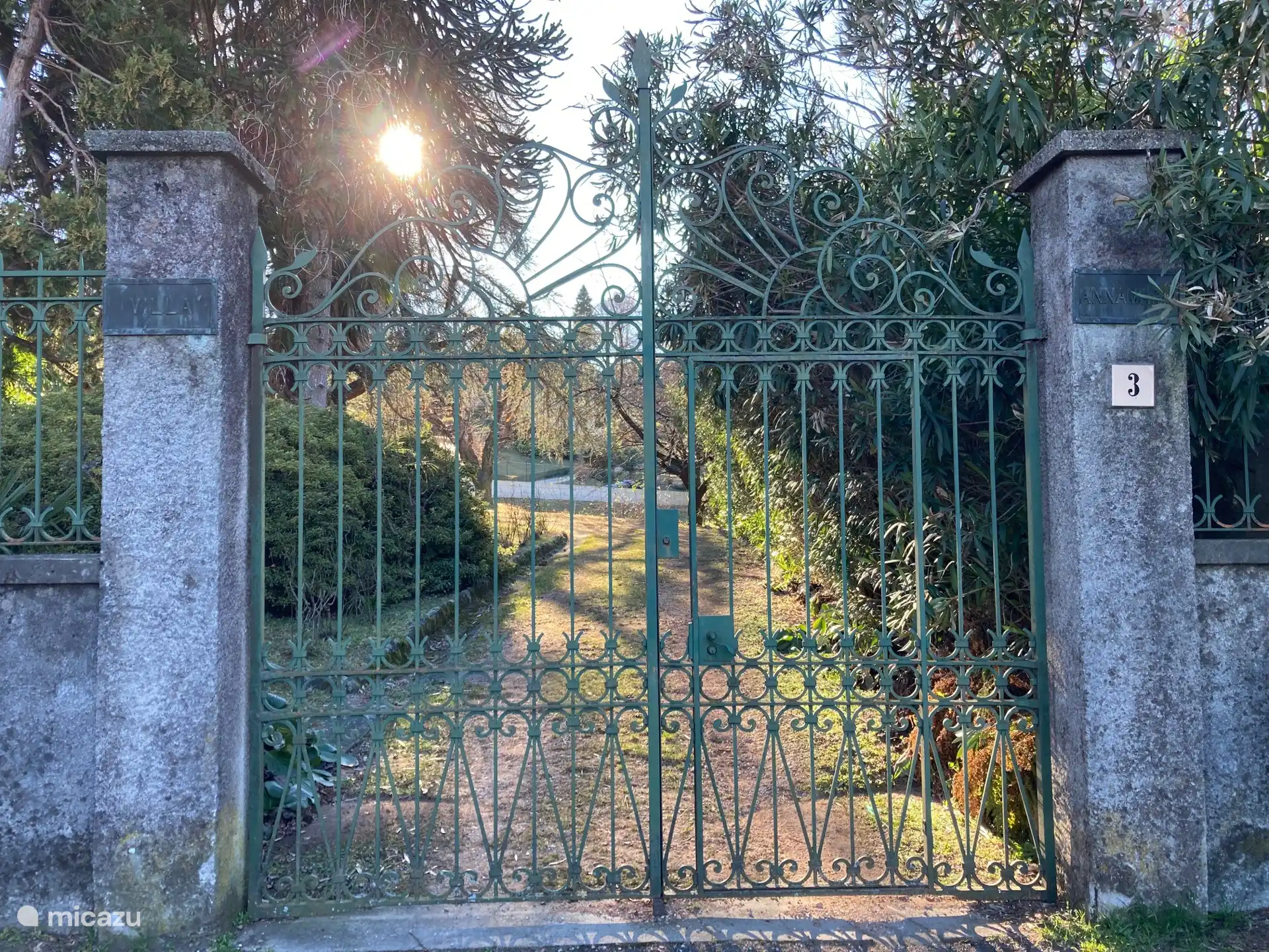 Der Haupteingang der Villa