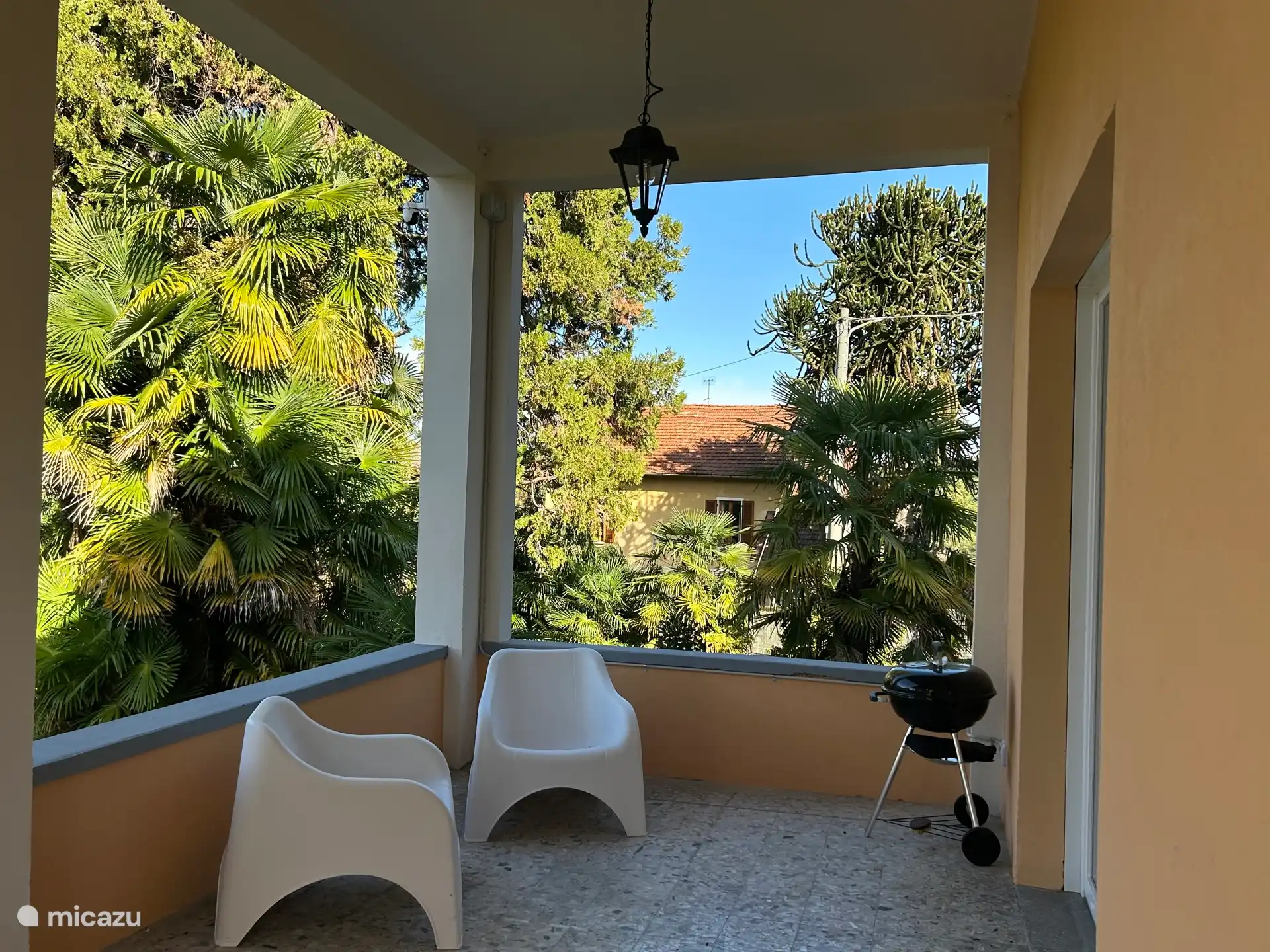 Liegestühle, Terrasse