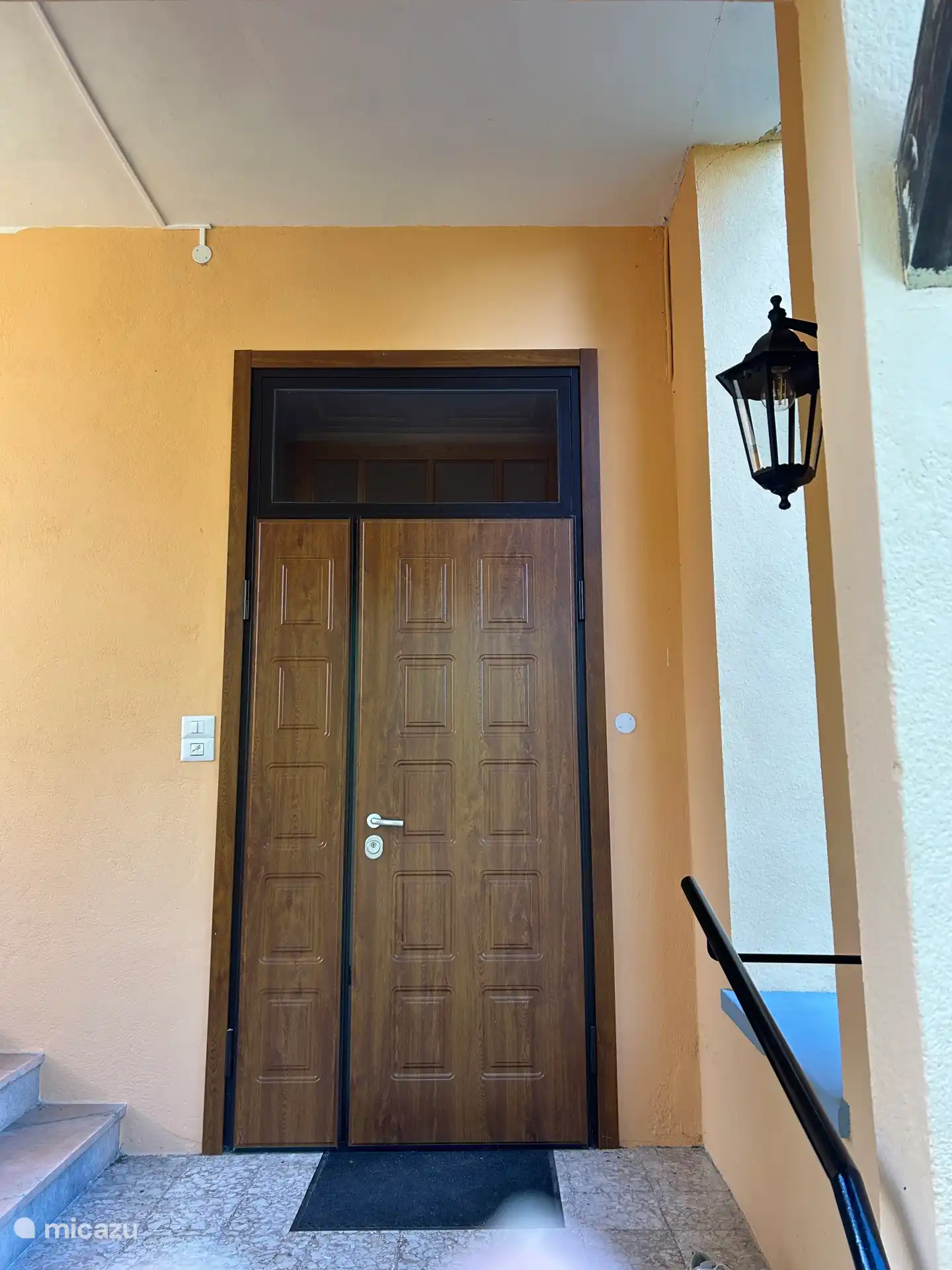 Der Eingang im Erdgeschoss